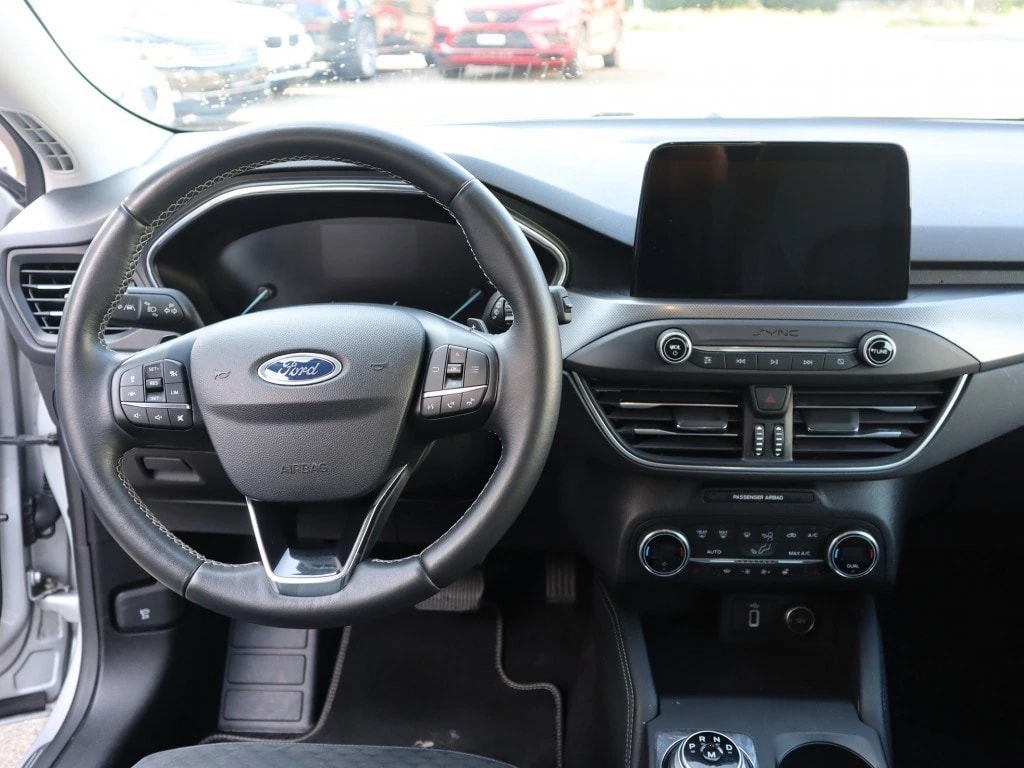 FORD Focus 2.0 TDCi Titanium Automatic ** Teil-Leder ** G.Navi mit RF-kamera ** Ab MFK & Service **-image-9
