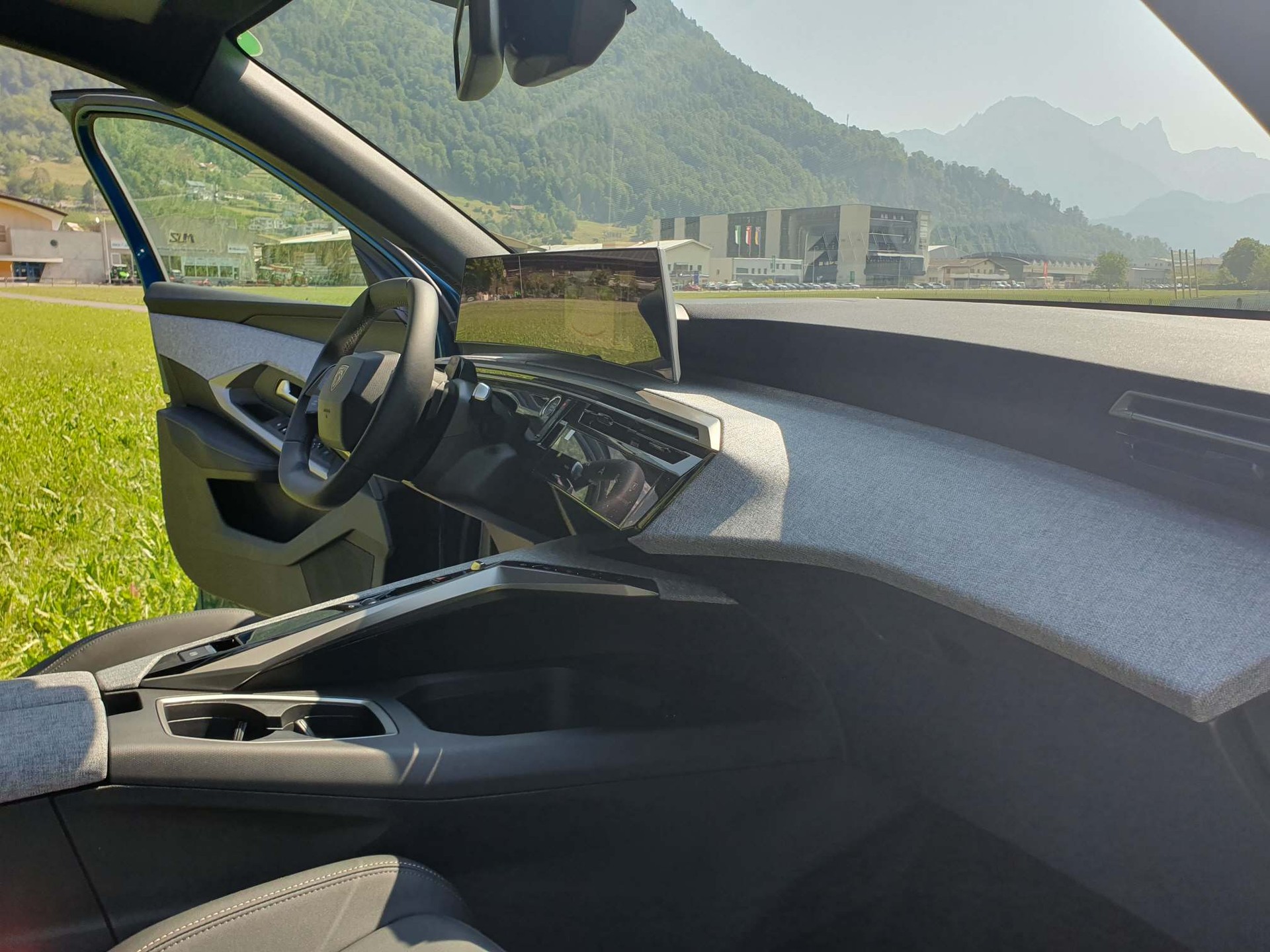 PEUGEOT 5008 e-Allure Premium 4x4-image-10