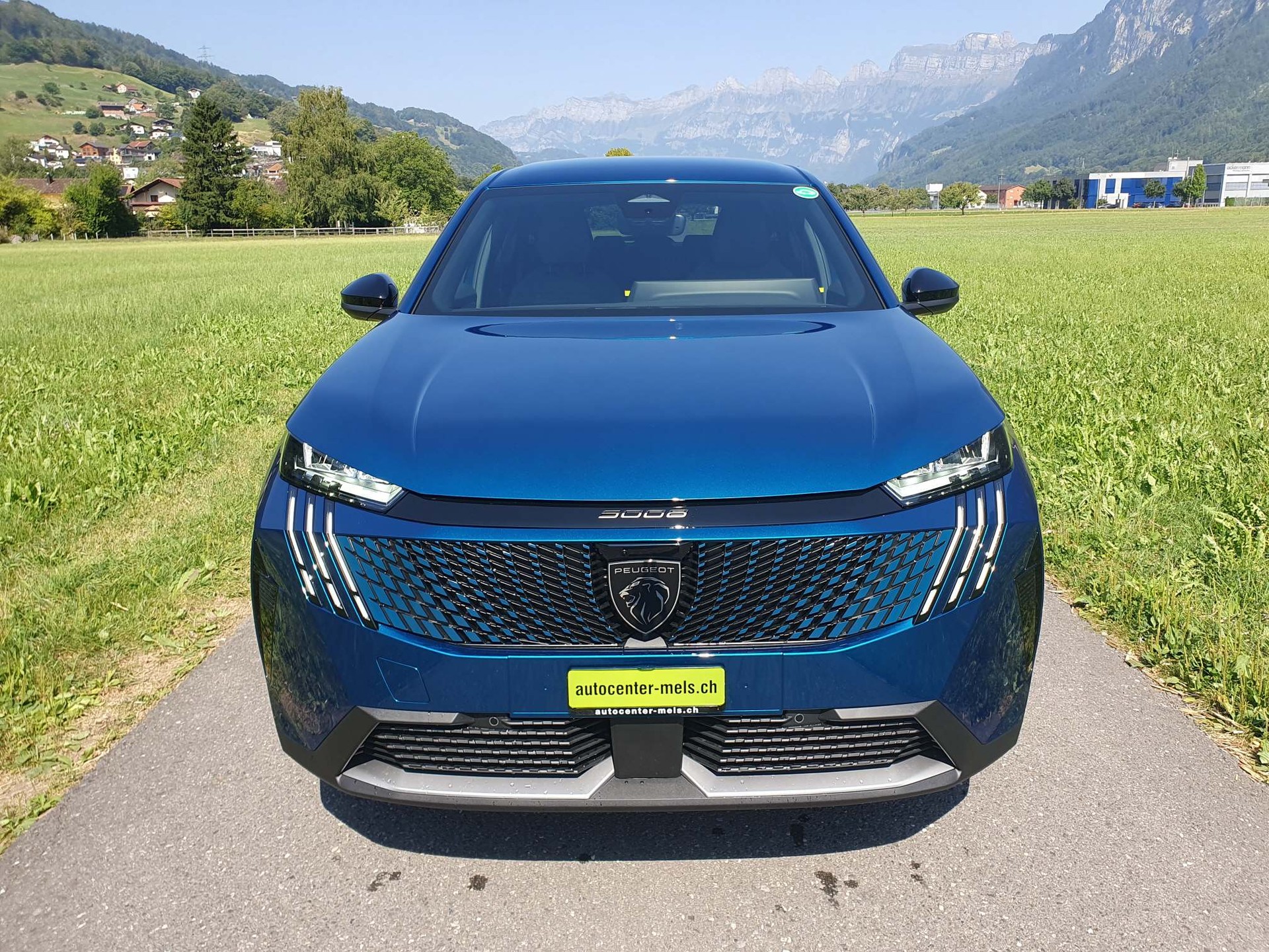 PEUGEOT 5008 e-Allure Premium 4x4-image-2