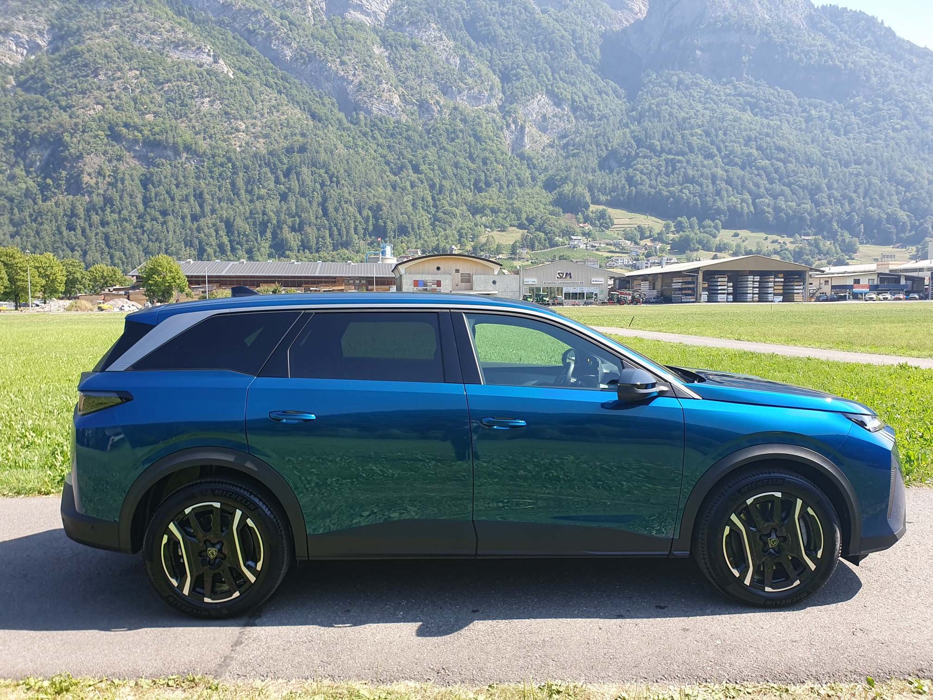 PEUGEOT 5008 e-Allure Premium 4x4-image-7