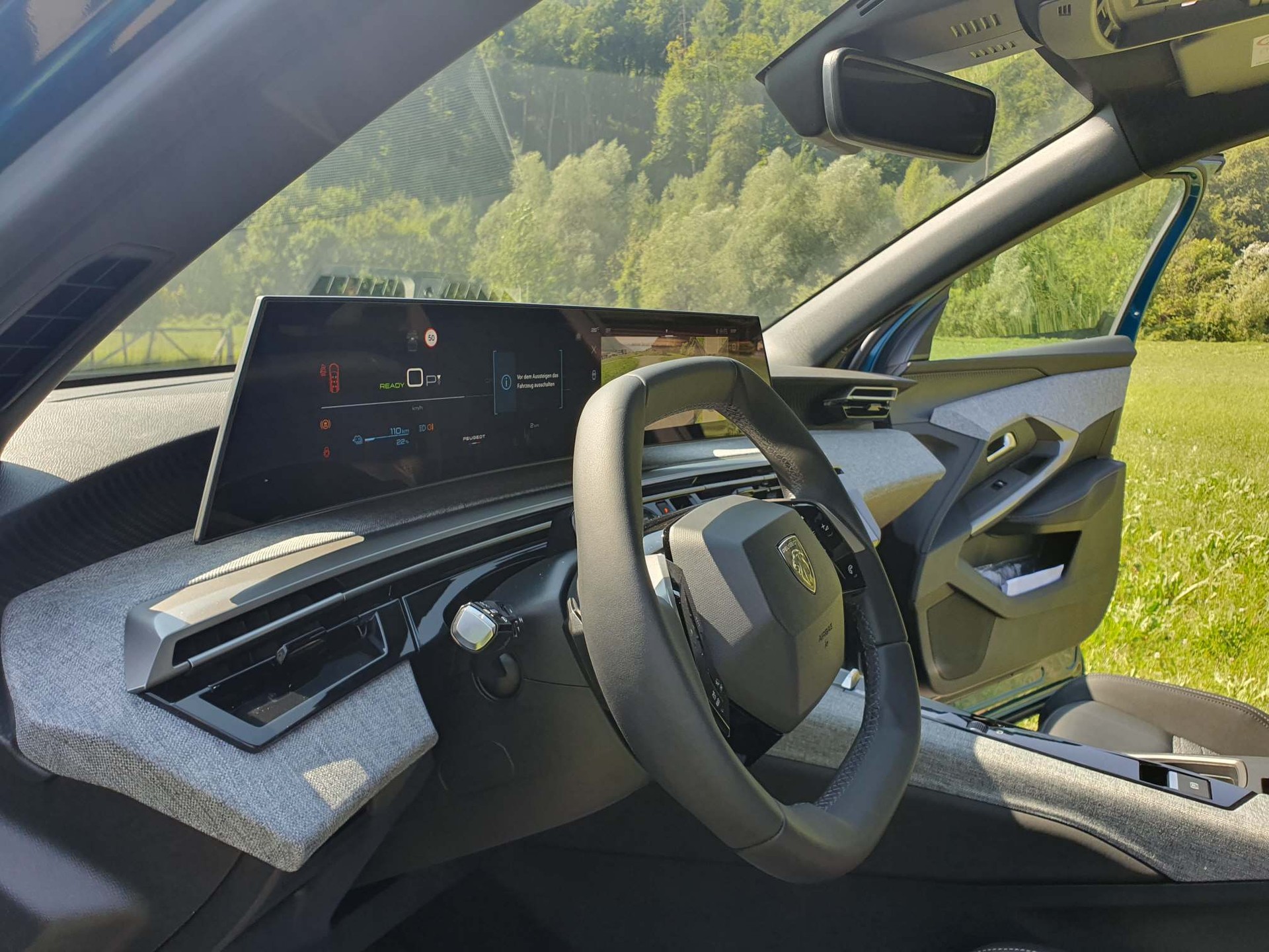 PEUGEOT 5008 e-Allure Premium 4x4-image-8