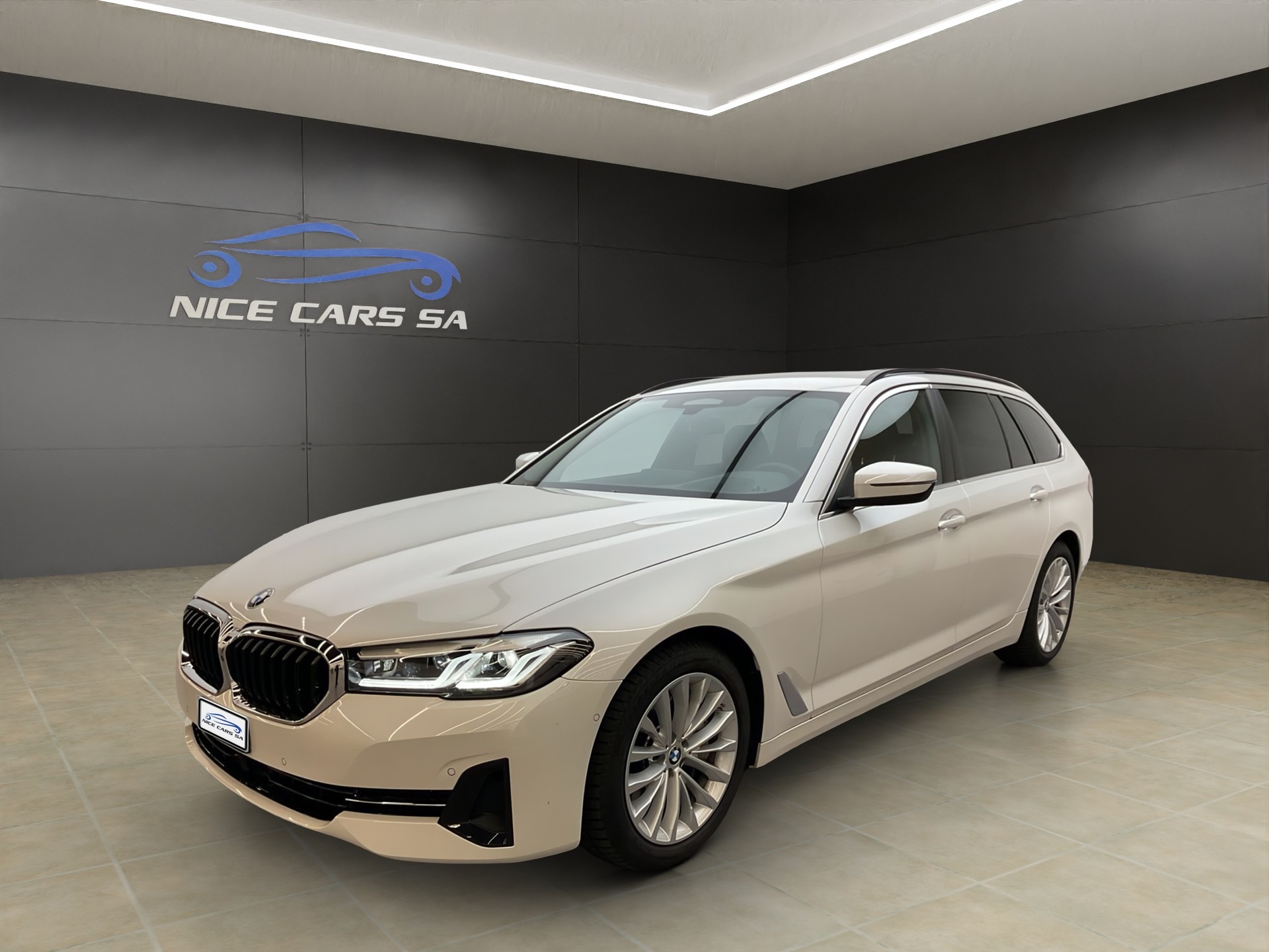 BMW 530d xDrive 48V Touring Steptronic-image-0