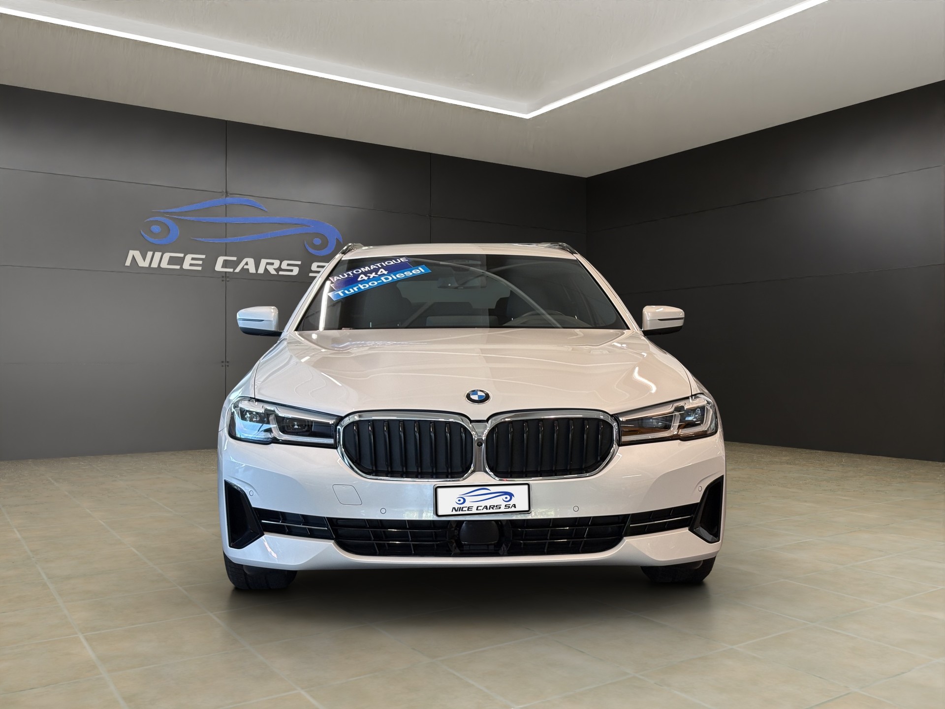 BMW 530d xDrive 48V Touring Steptronic-showroom-element-2