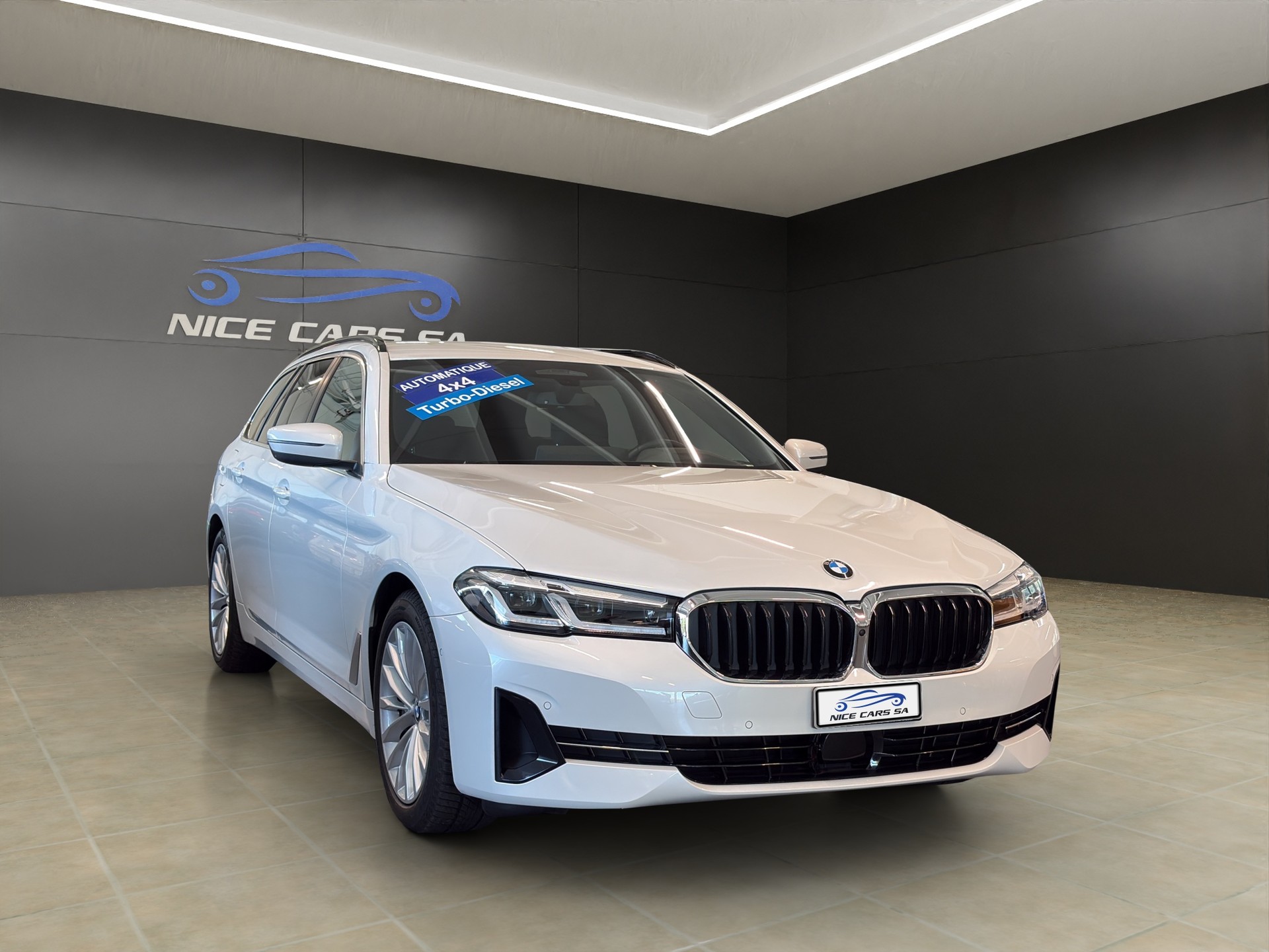 BMW 530d xDrive 48V Touring Steptronic-showroom-element-1