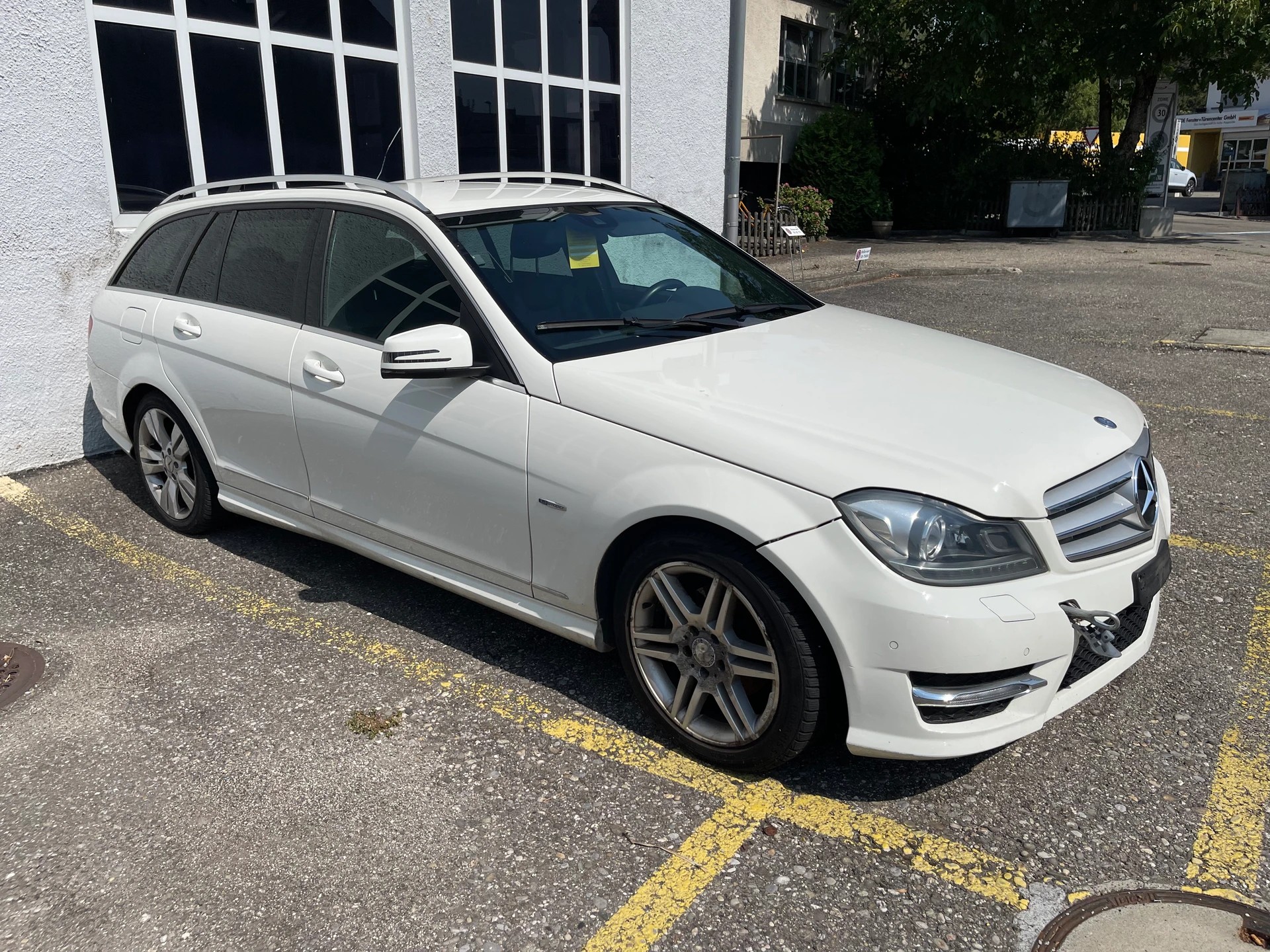 MERCEDES-BENZ C 250 CGI BlueEfficiency Automatic-image-0