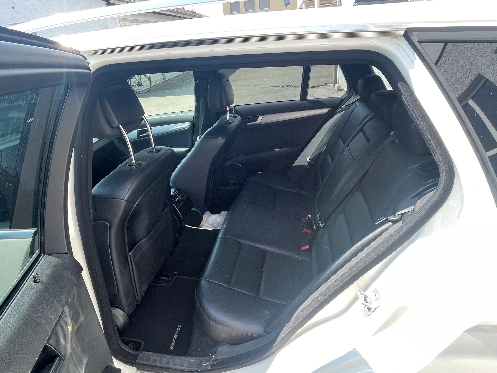 MERCEDES-BENZ C 250 CGI BlueEfficiency Automatic-image-3
