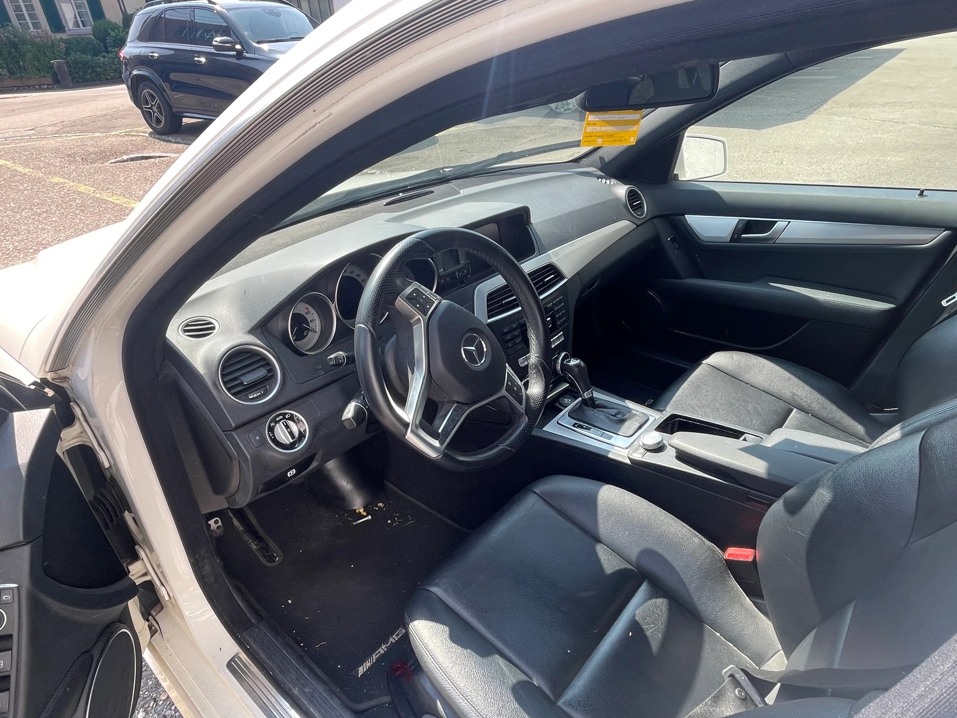 MERCEDES-BENZ C 250 CGI BlueEfficiency Automatic-image-2