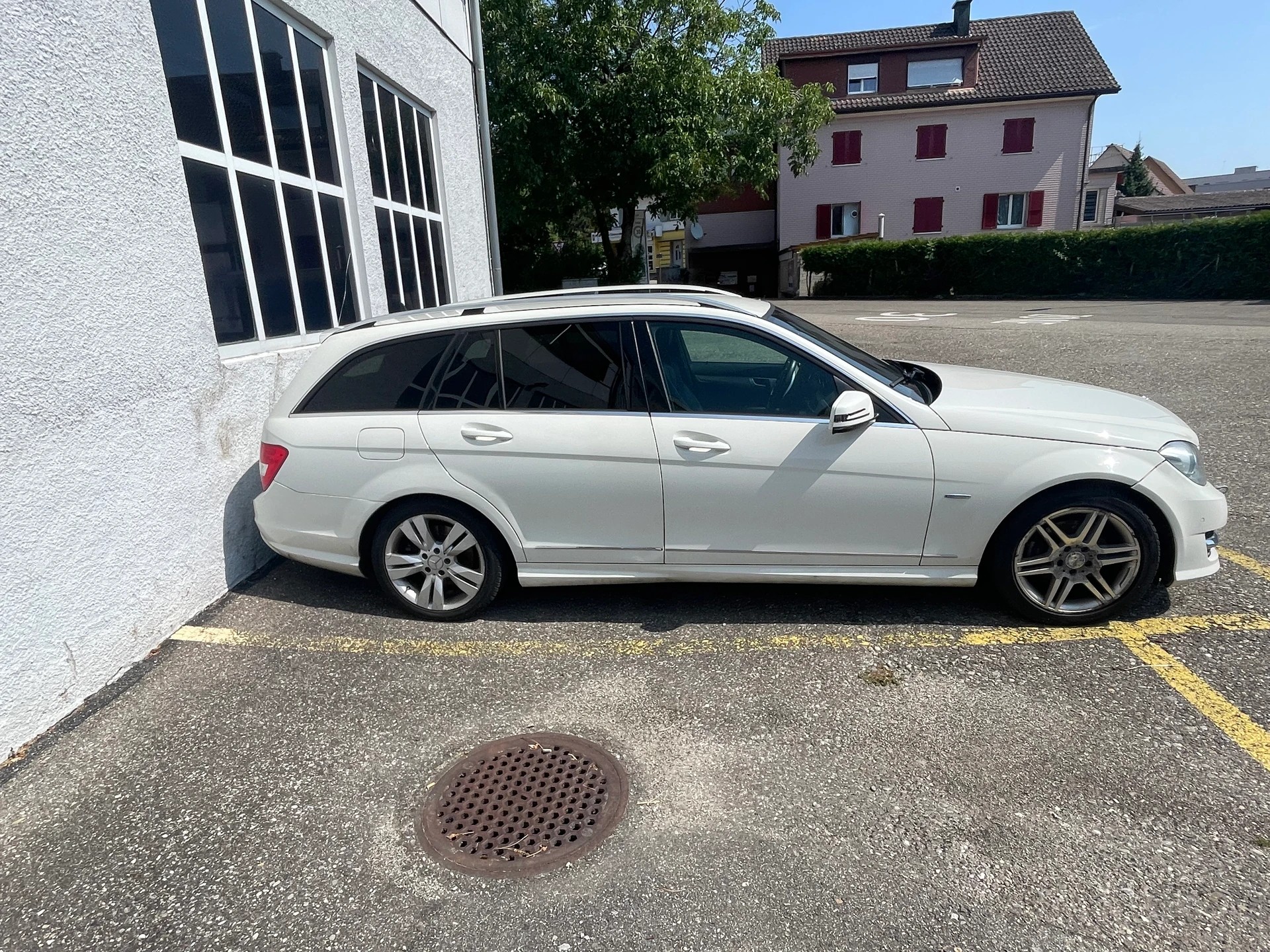 MERCEDES-BENZ C 250 CGI BlueEfficiency Automatic-image-1