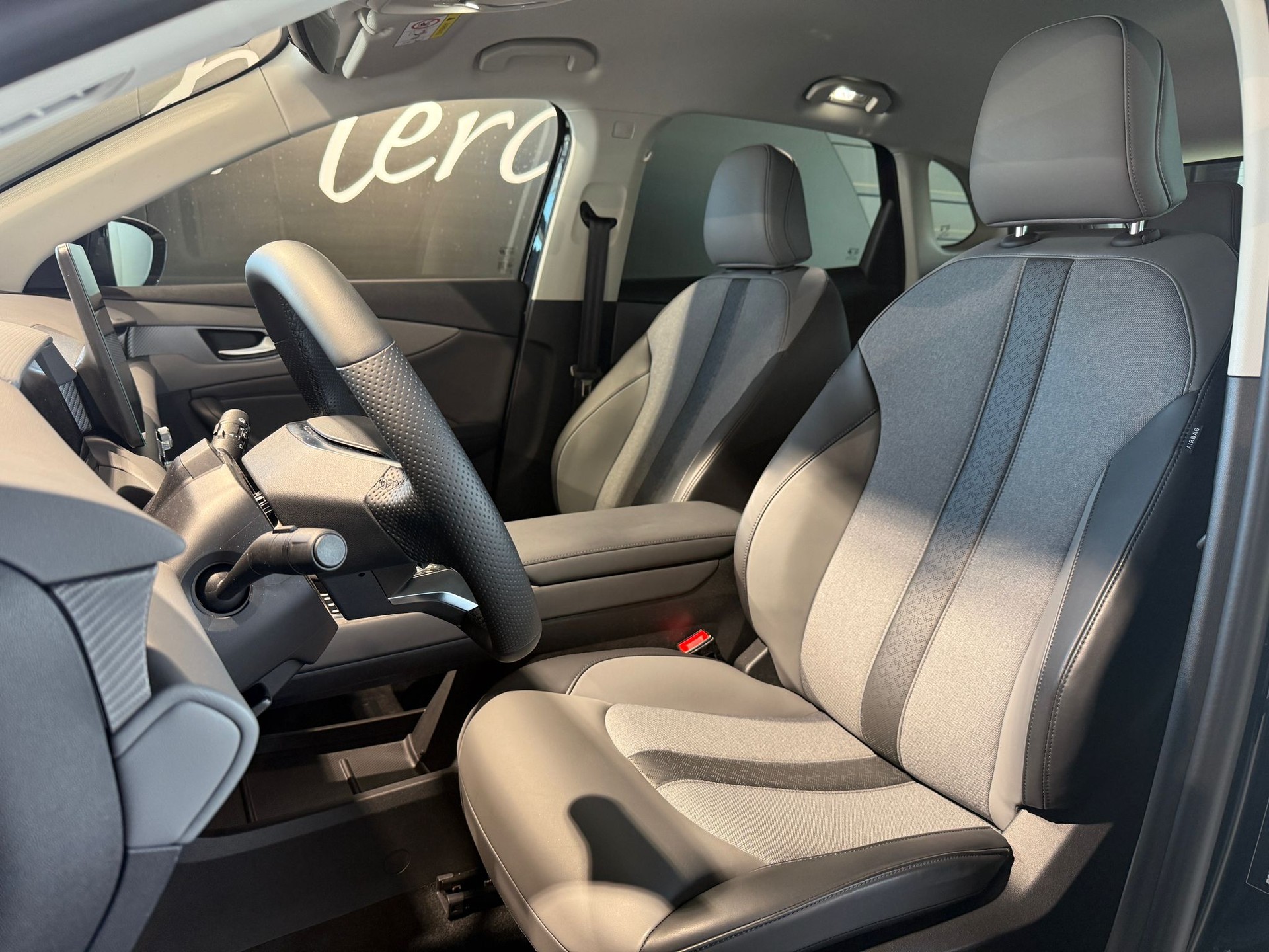 MG S5 EV 64kWh Luxury-image-4