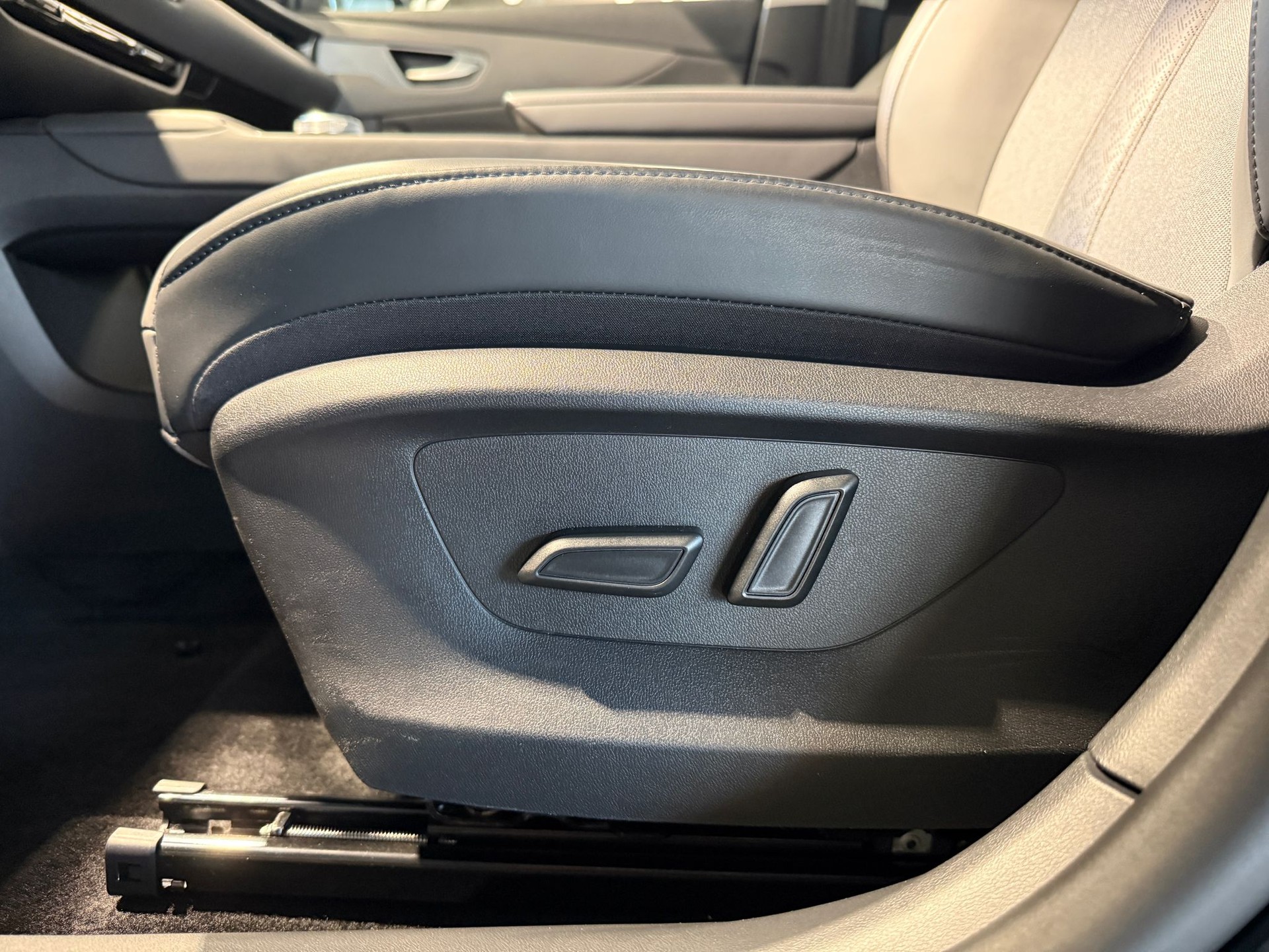 MG S5 EV 64kWh Luxury-image-5