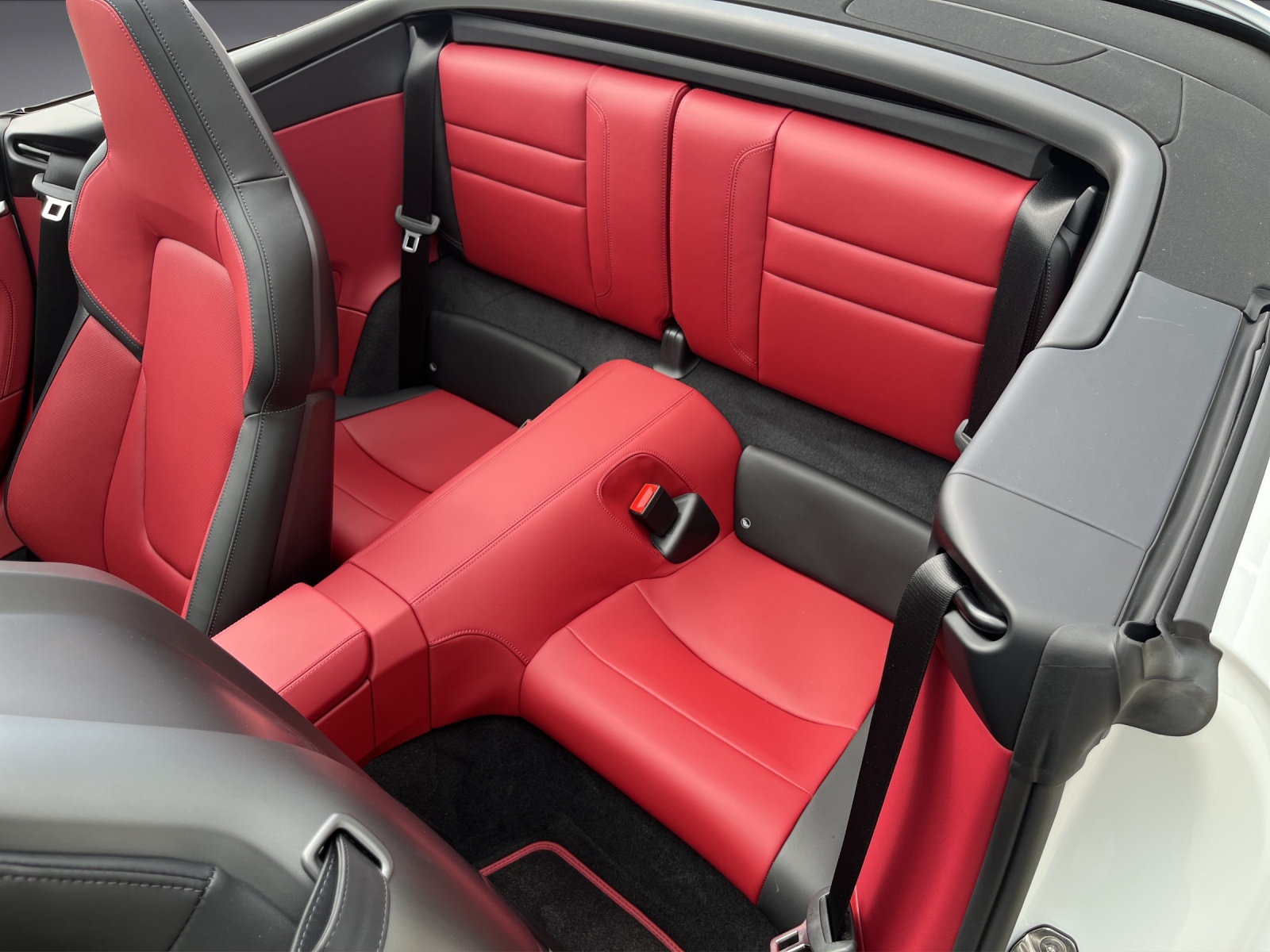 PORSCHE 911 (992.2) Cabriolet 3.6 Carrera GTS PDK-image-11