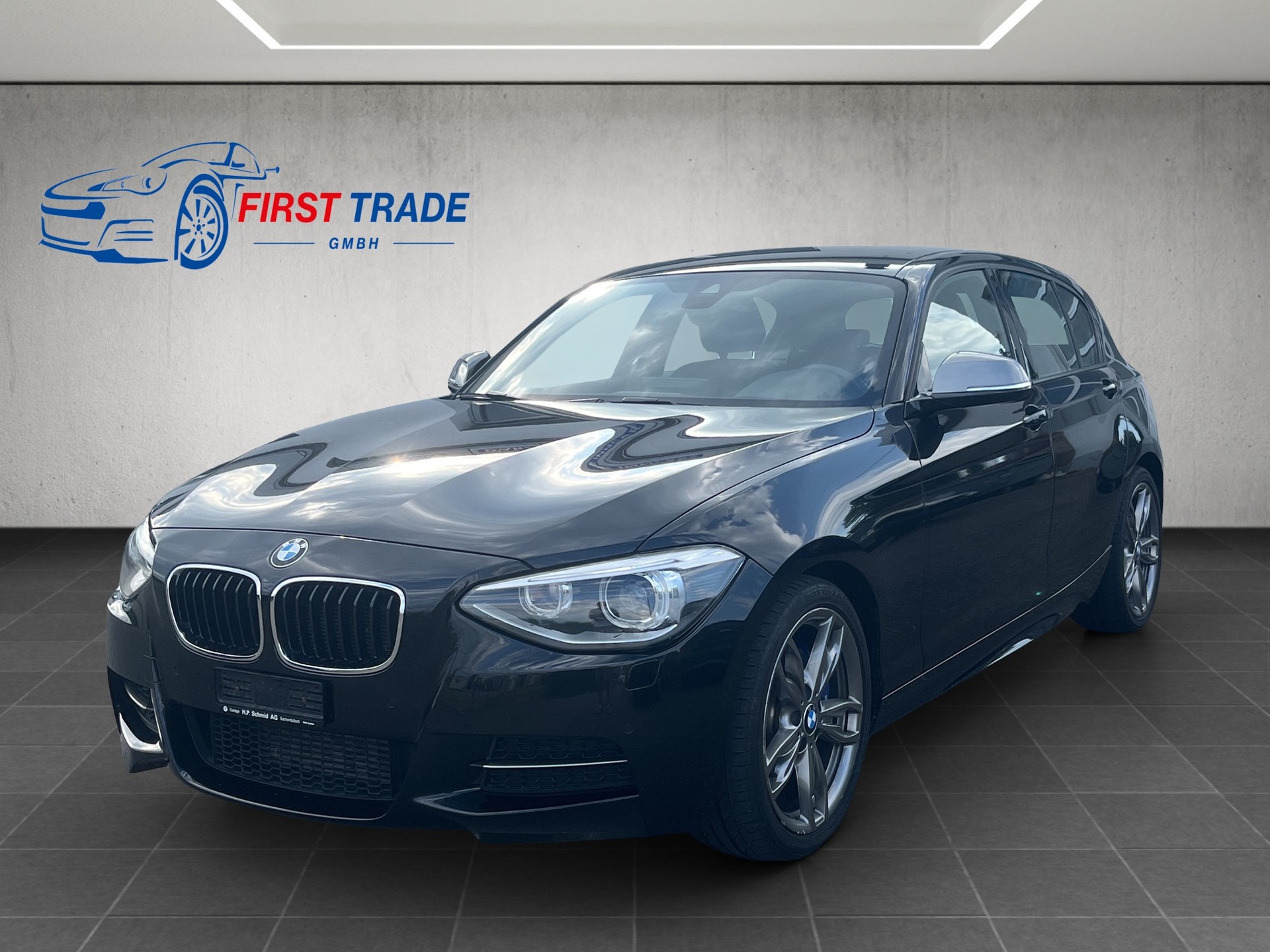 BMW M135i xDrive Steptronic-image-0