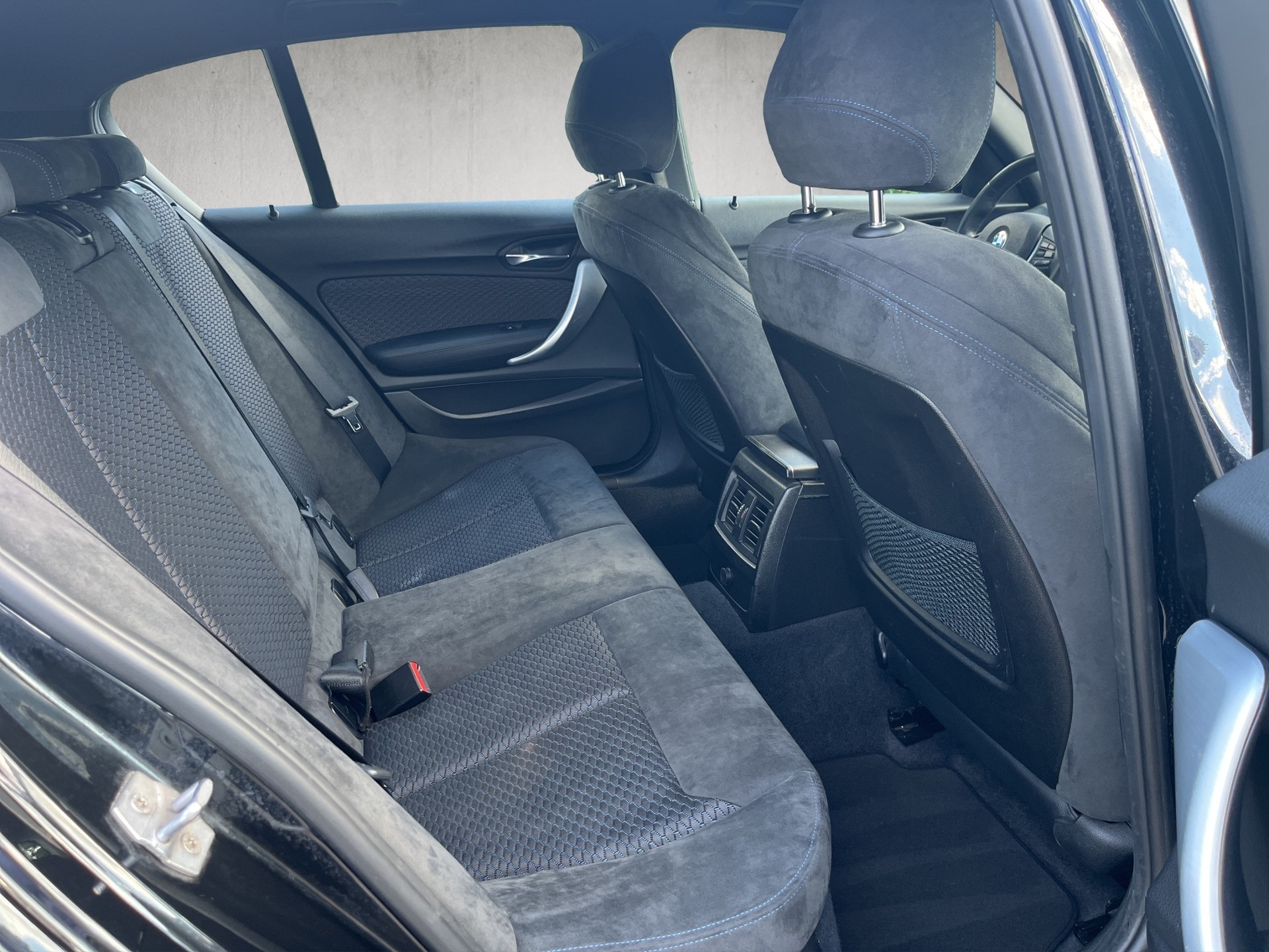 BMW M135i xDrive Steptronic-image-12