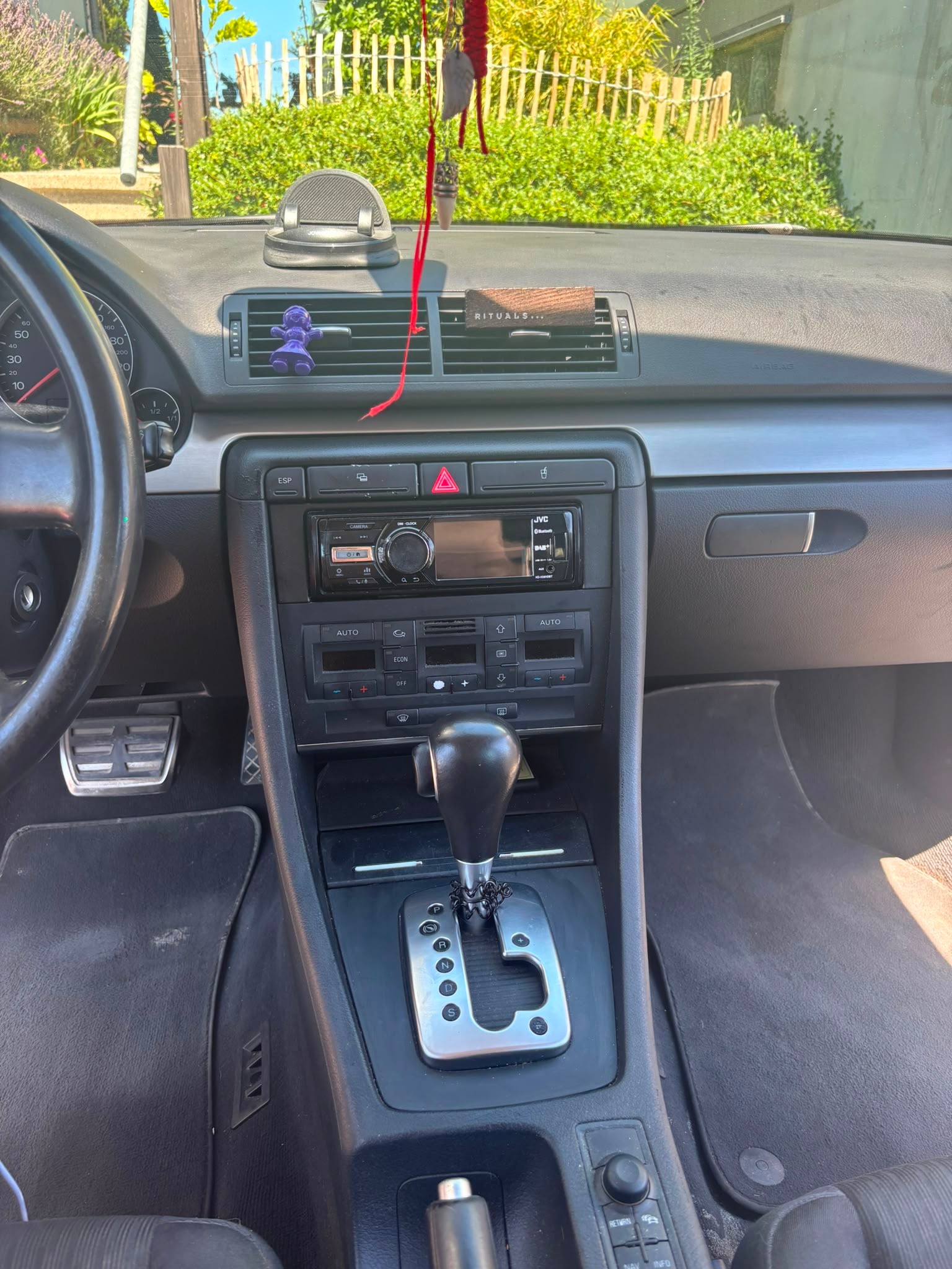 AUDI A4 Avant 1.8 Turbo-image-5