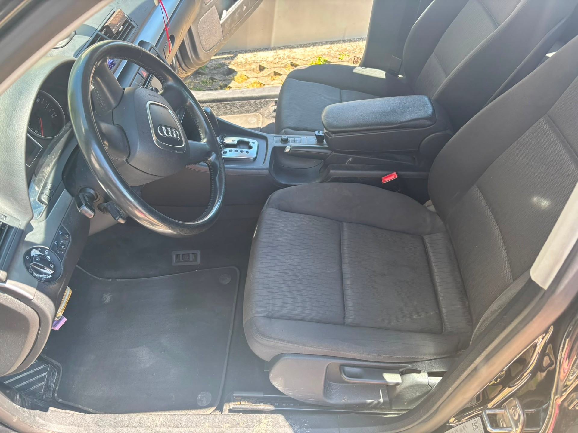 AUDI A4 Avant 1.8 Turbo-image-3