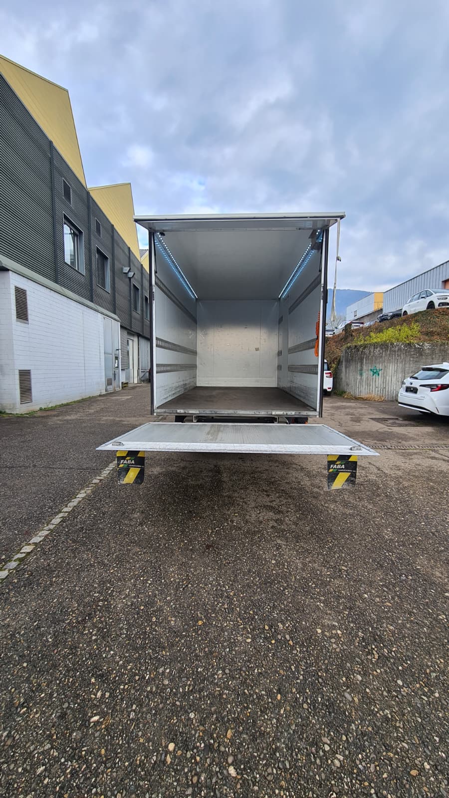 VW Crafter 35 2.0 TDI Entry L4 4Motion ** 3-Plätzer ** RF-Kamera ** Klimaanlage ** Mit Hebebühne ** Ab MFK ** Nutz-600kg **-image-7