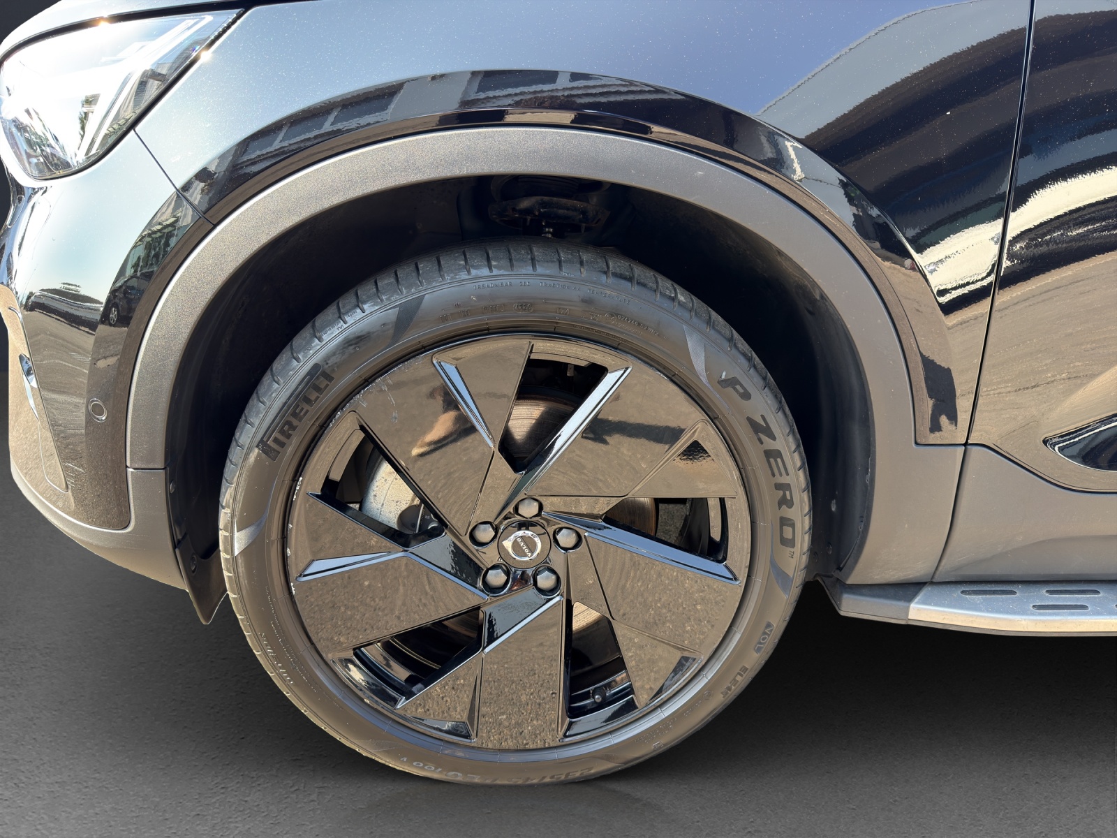 VOLVO EX40 82kWh Twin Motor Performance AWD Ultra-image-9