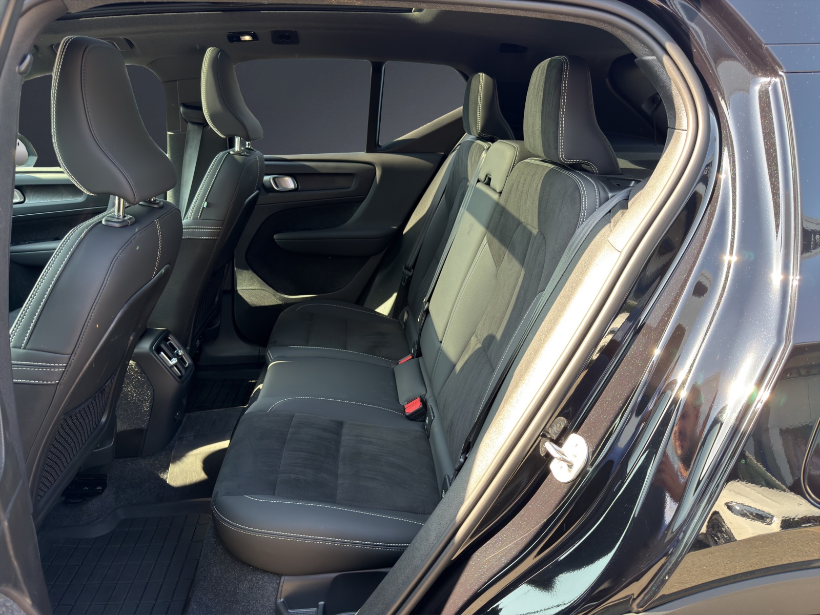 VOLVO EX40 82kWh Twin Motor Performance AWD Ultra-image-10