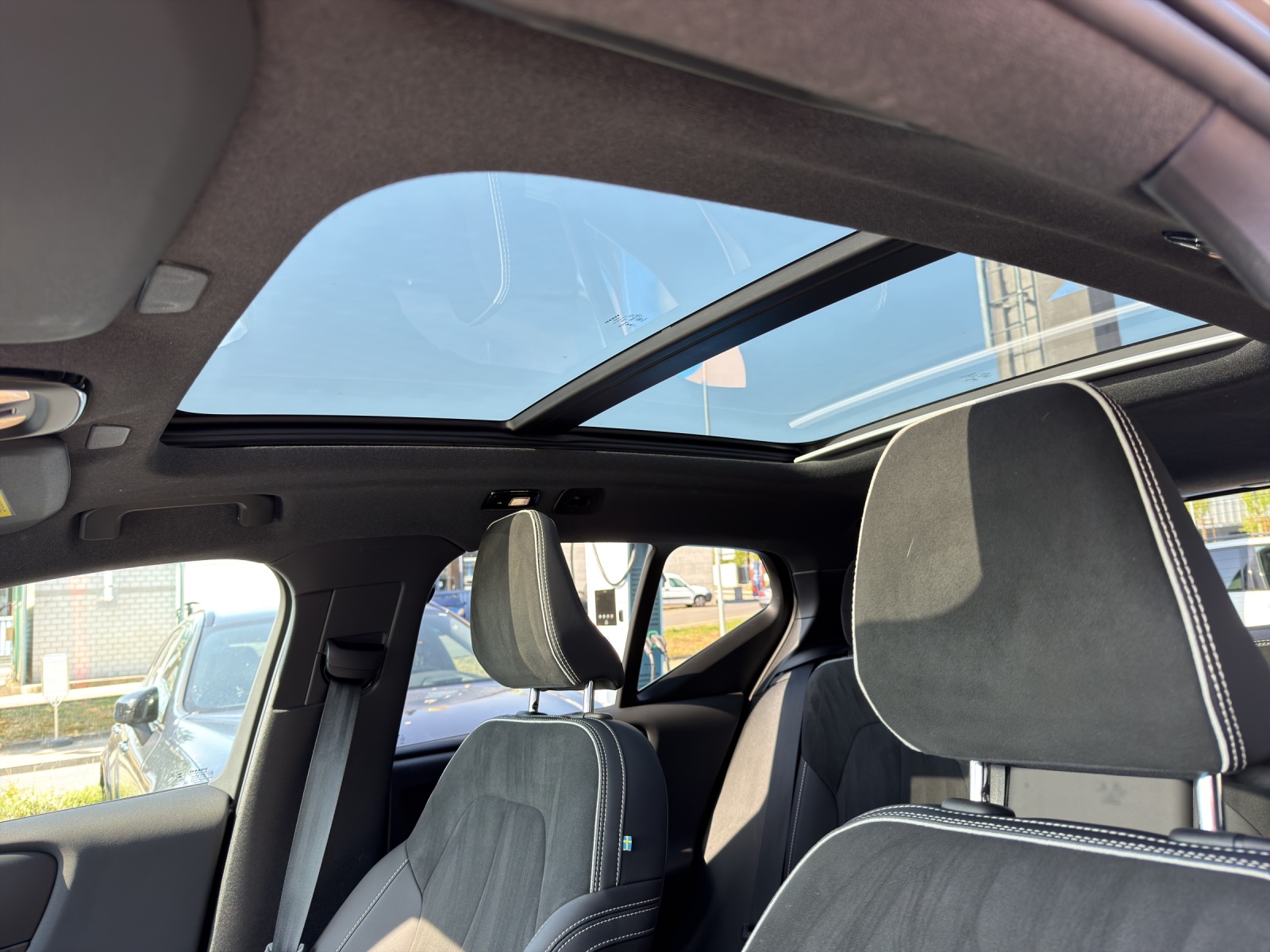 VOLVO EX40 82kWh Twin Motor Performance AWD Ultra-image-16