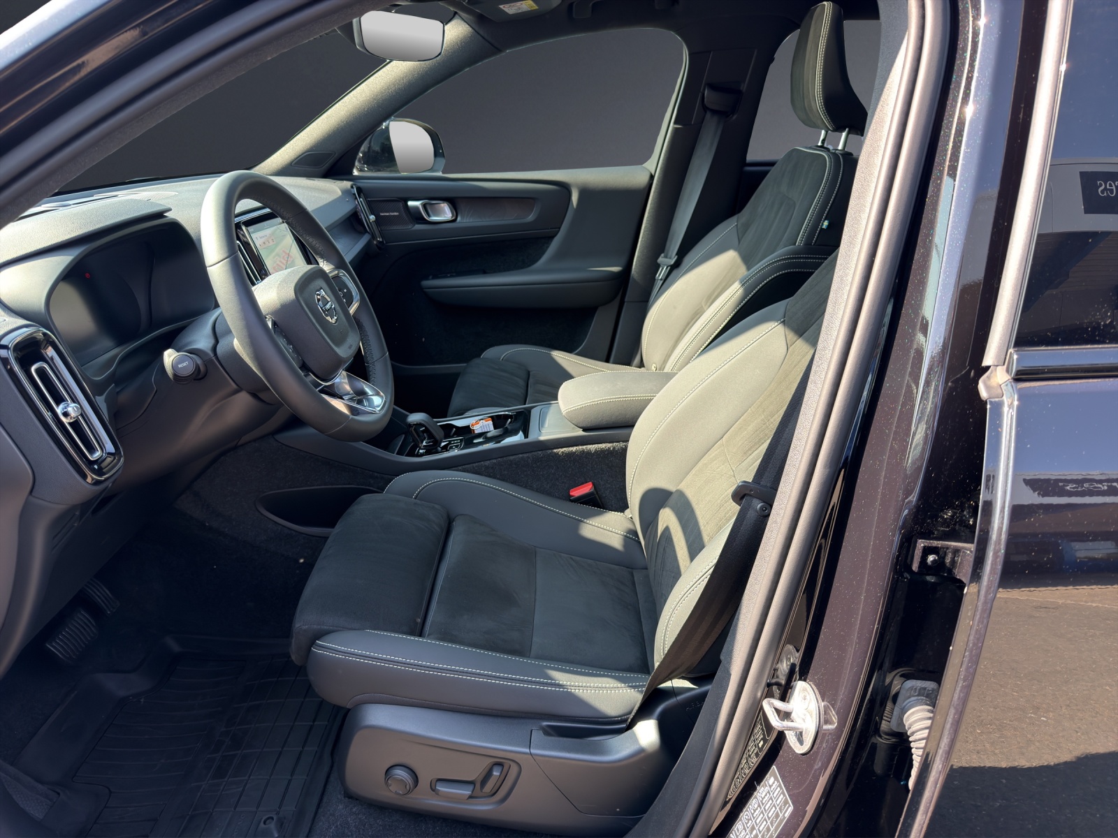 VOLVO EX40 82kWh Twin Motor Performance AWD Ultra-image-5