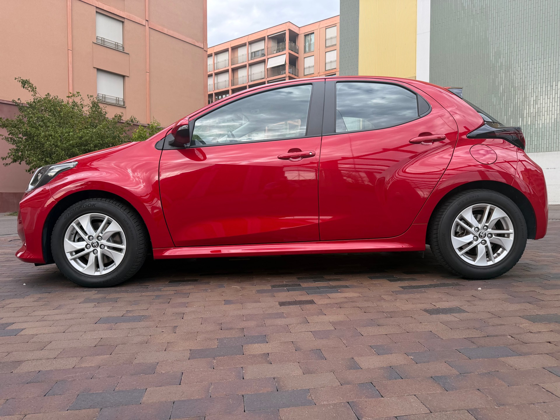 TOYOTA Yaris 1.5 Comfort e-CVT-image-2
