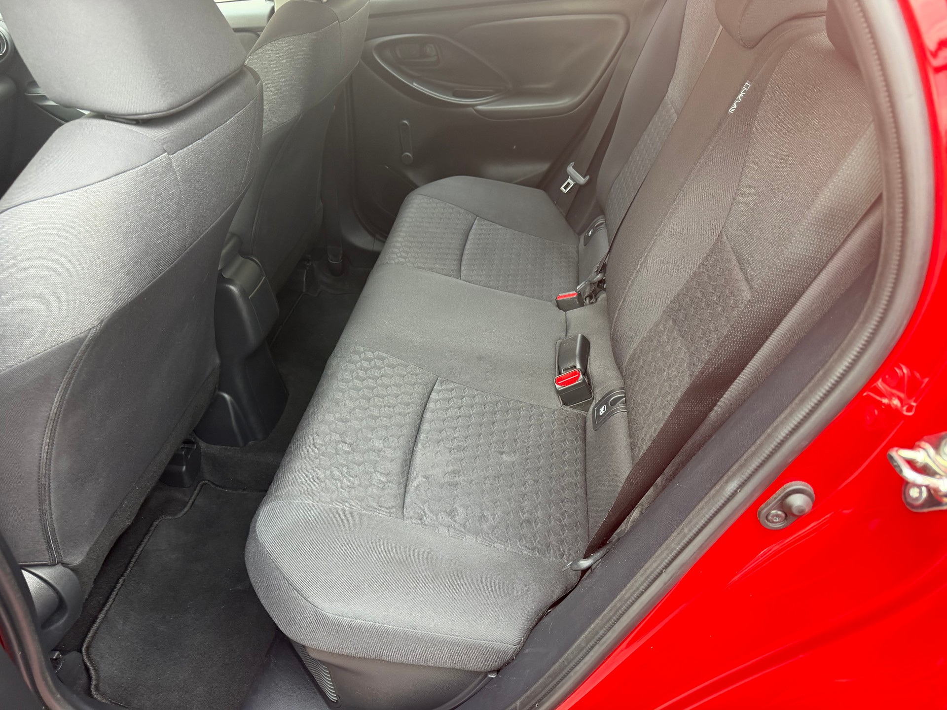 TOYOTA Yaris 1.5 Comfort e-CVT-image-10