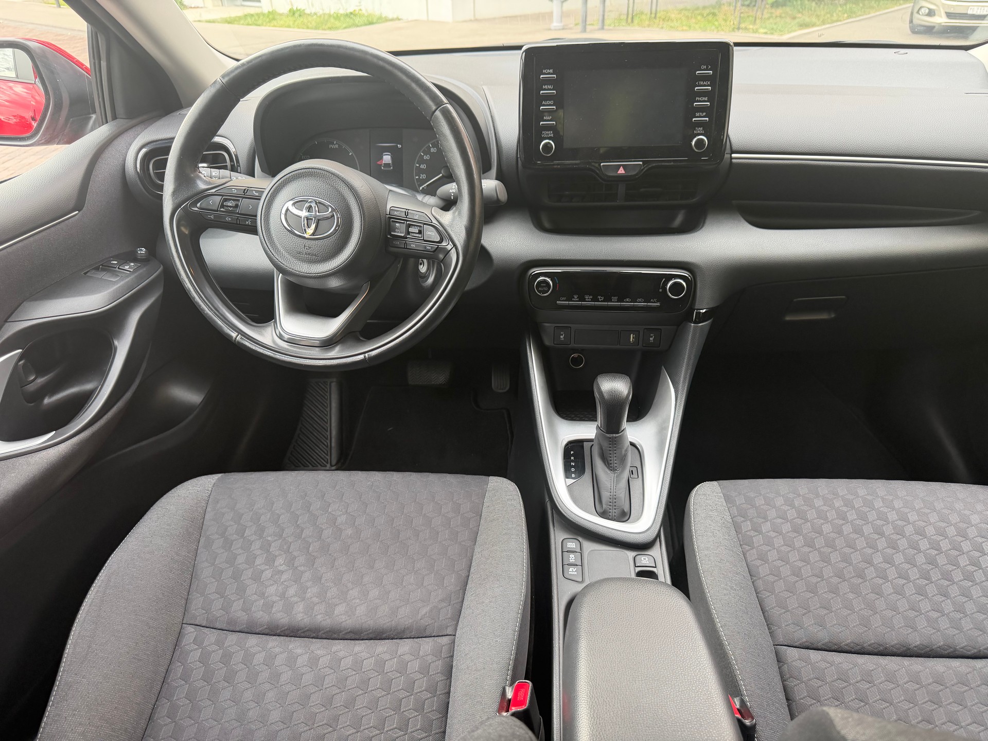 TOYOTA Yaris 1.5 Comfort e-CVT-image-7