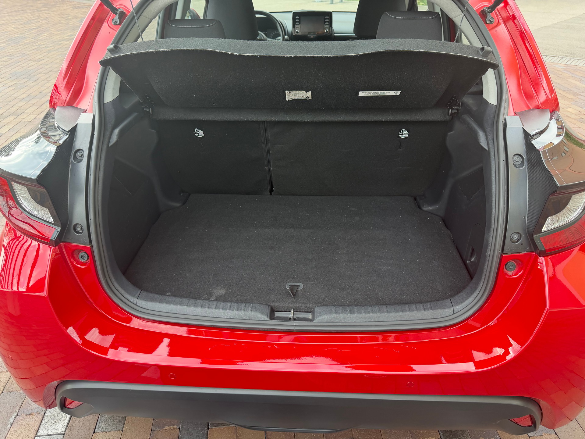 TOYOTA Yaris 1.5 Comfort e-CVT-image-11