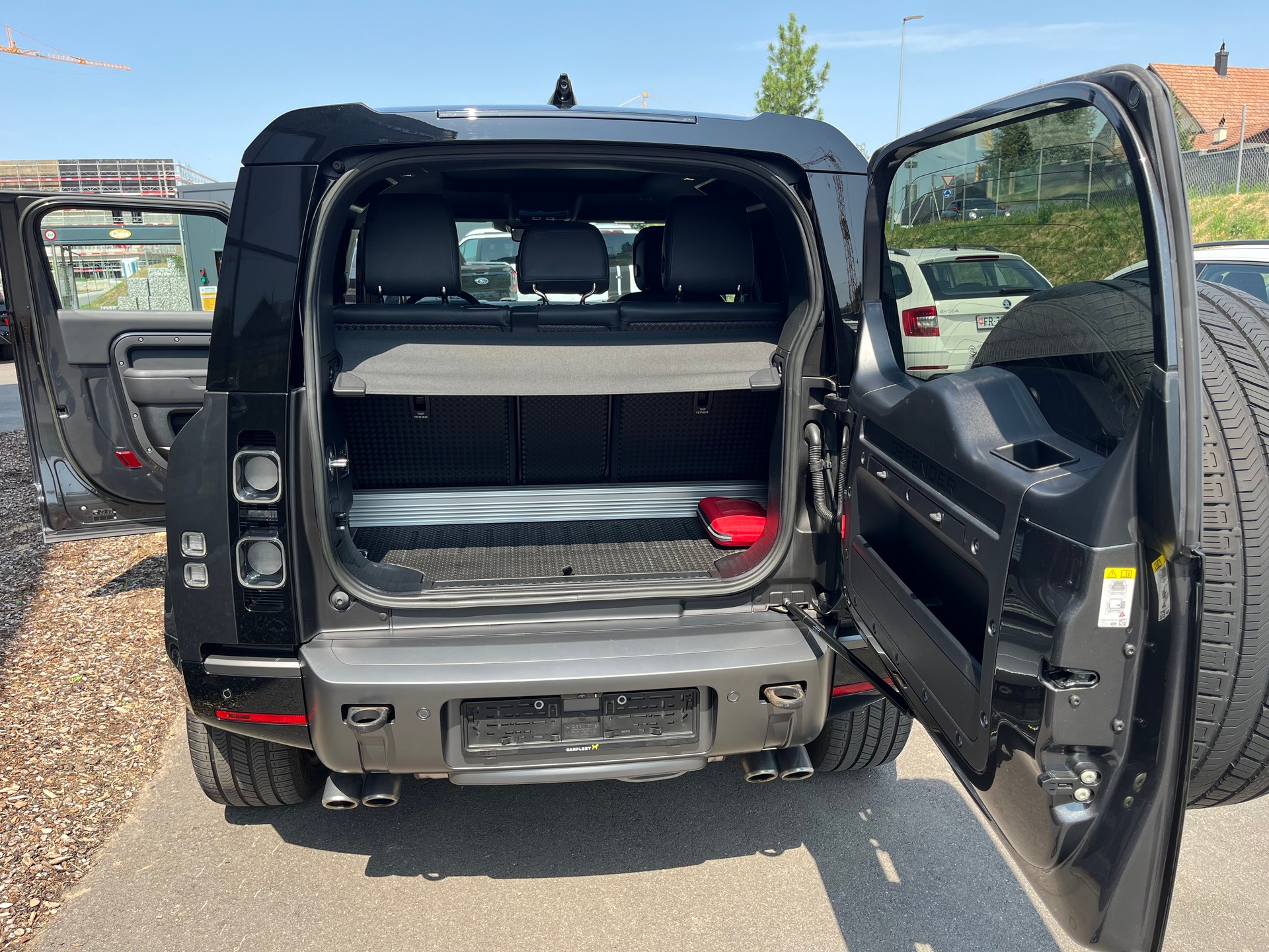 LAND ROVER Defender 90 525 V8 5.0 Carpathian Edition AT8-image-13