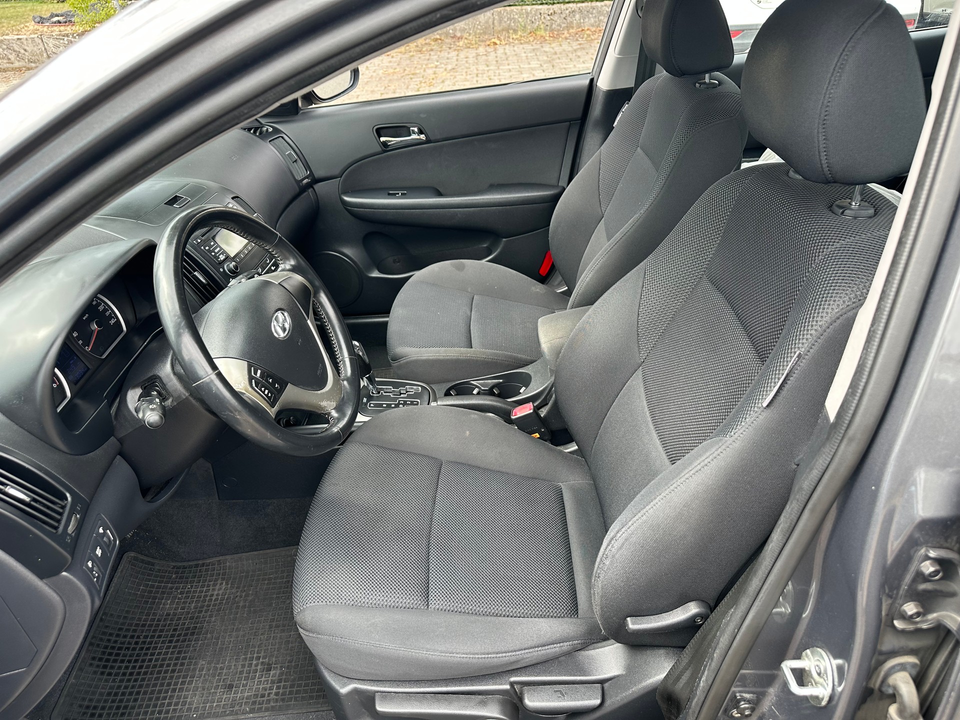 HYUNDAI i30 Wagon 1.6 CRDi Style Automatic-image-8