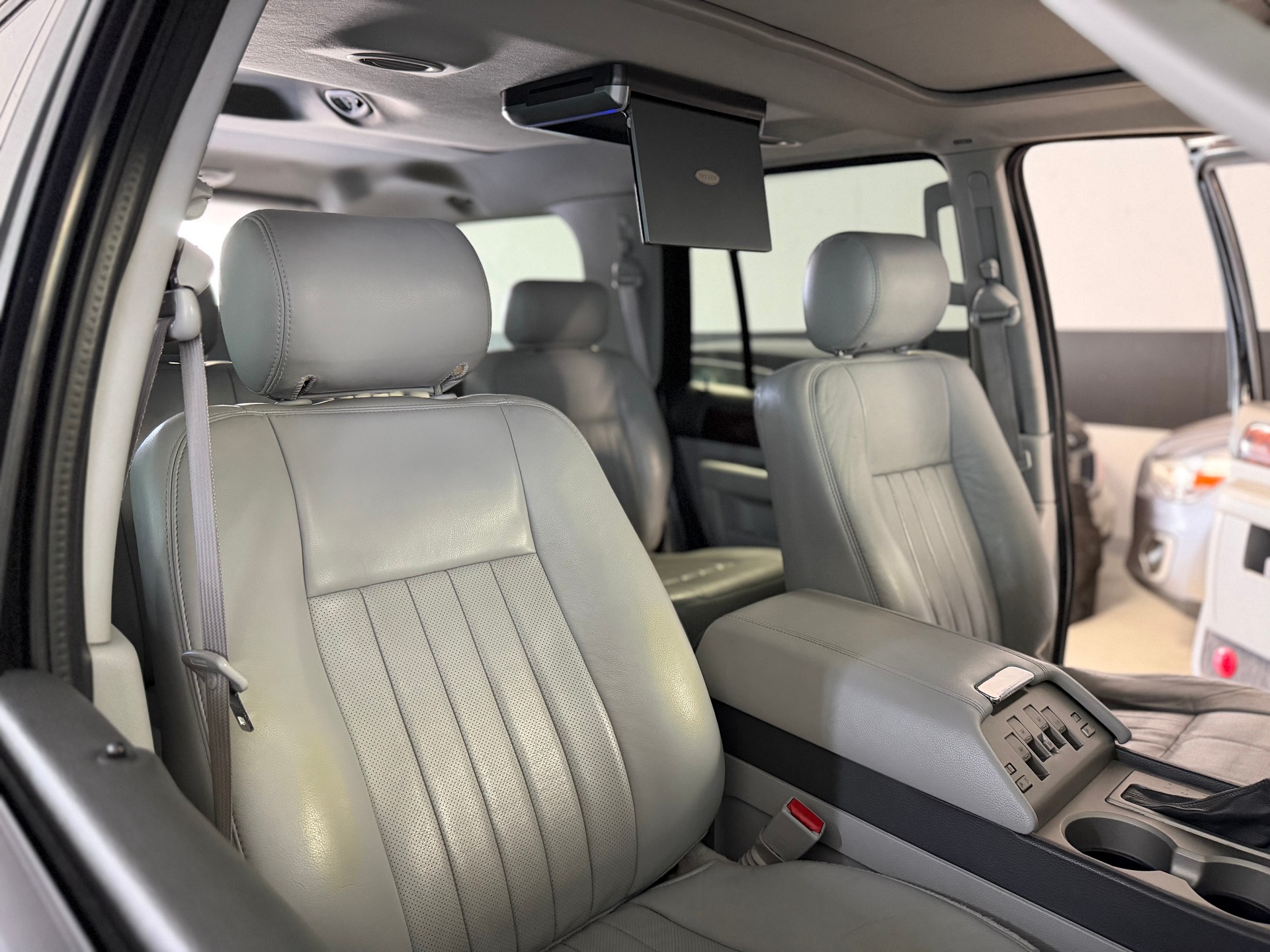 LINCOLN Navigator-image-21