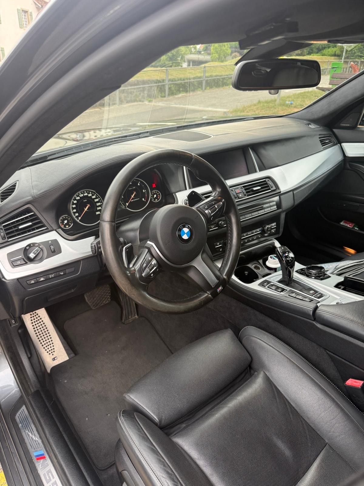 BMW M550d Touring xDrive Steptronic-image-4