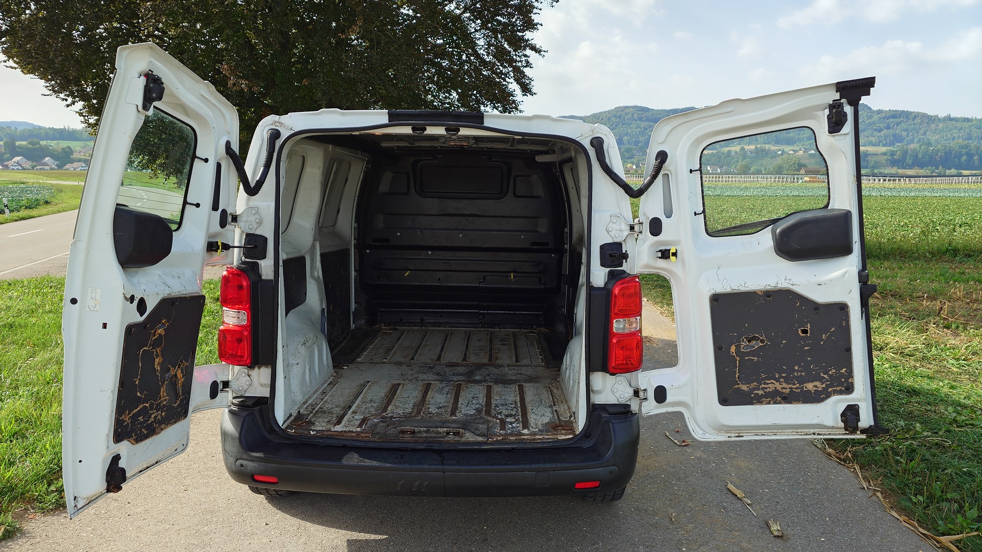 PEUGEOT Expert 1.5 BlueHDi 100 S&S Premium Standard-image-4