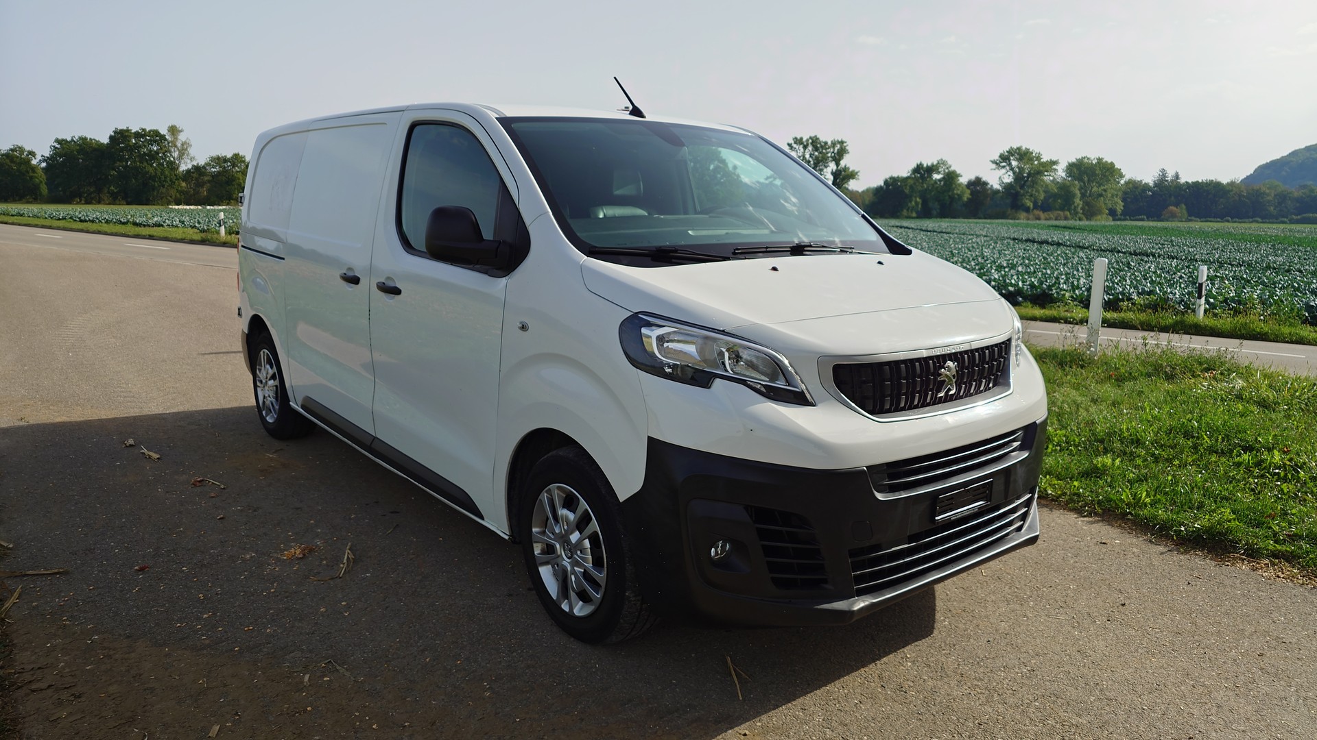 PEUGEOT Expert 1.5 BlueHDi 100 S&S Premium Standard-image-11