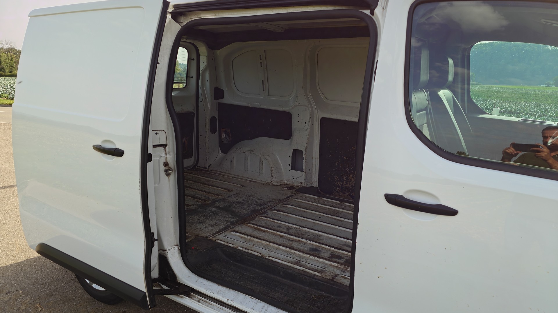 PEUGEOT Expert 1.5 BlueHDi 100 S&S Premium Standard-image-9