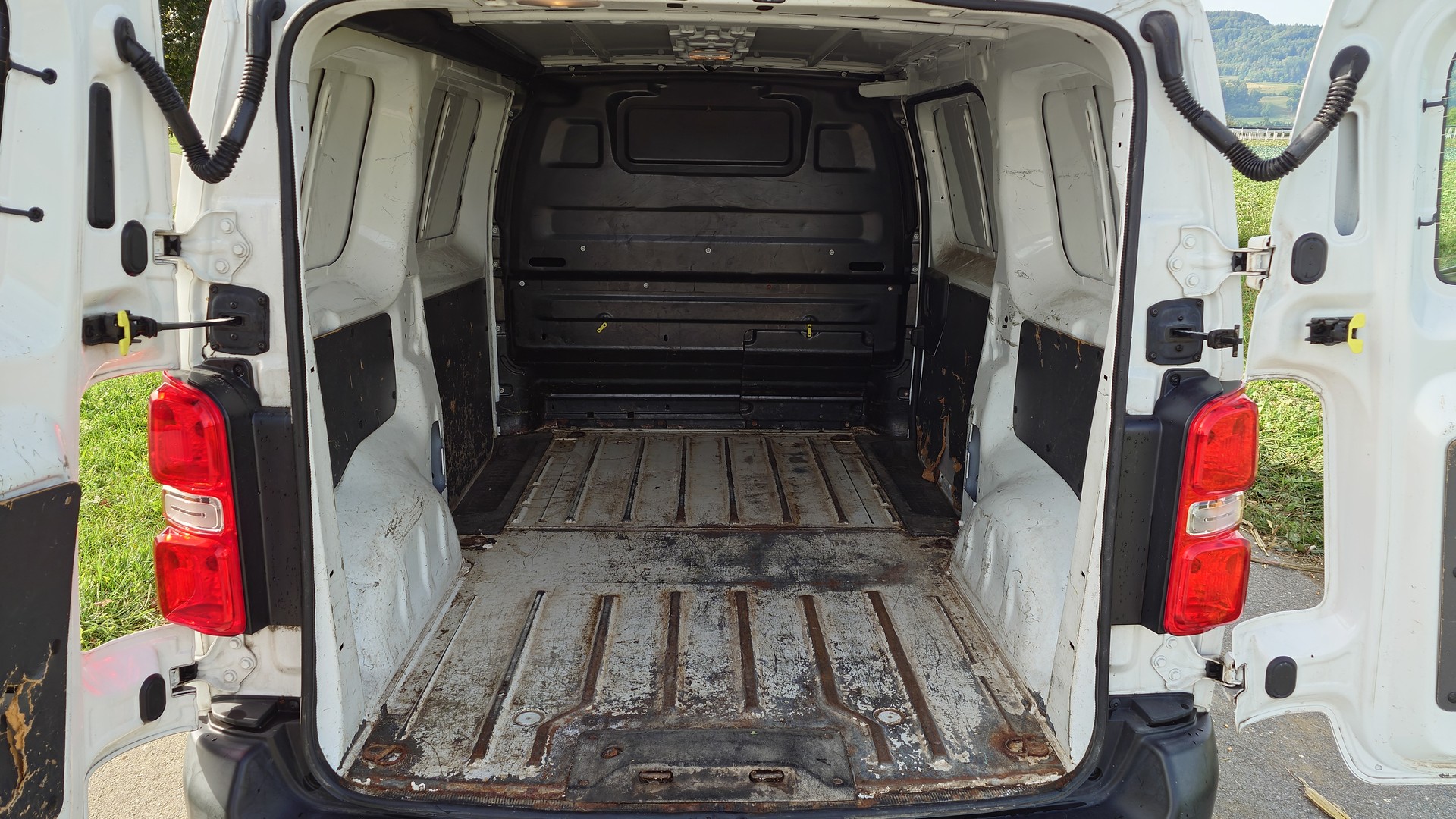 PEUGEOT Expert 1.5 BlueHDi 100 S&S Premium Standard-image-5