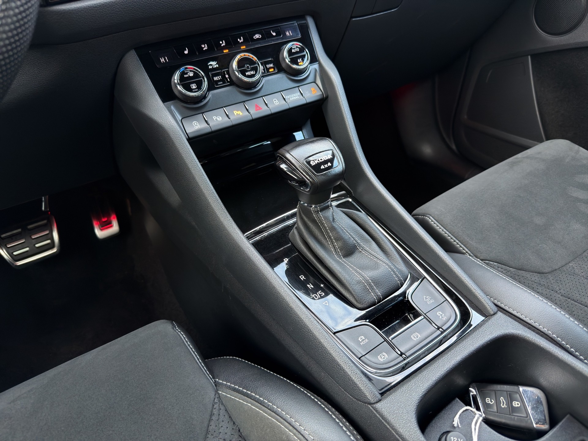 SKODA Kodiaq 2.0 TDI CR SportLine 4x4 DSG-image-15