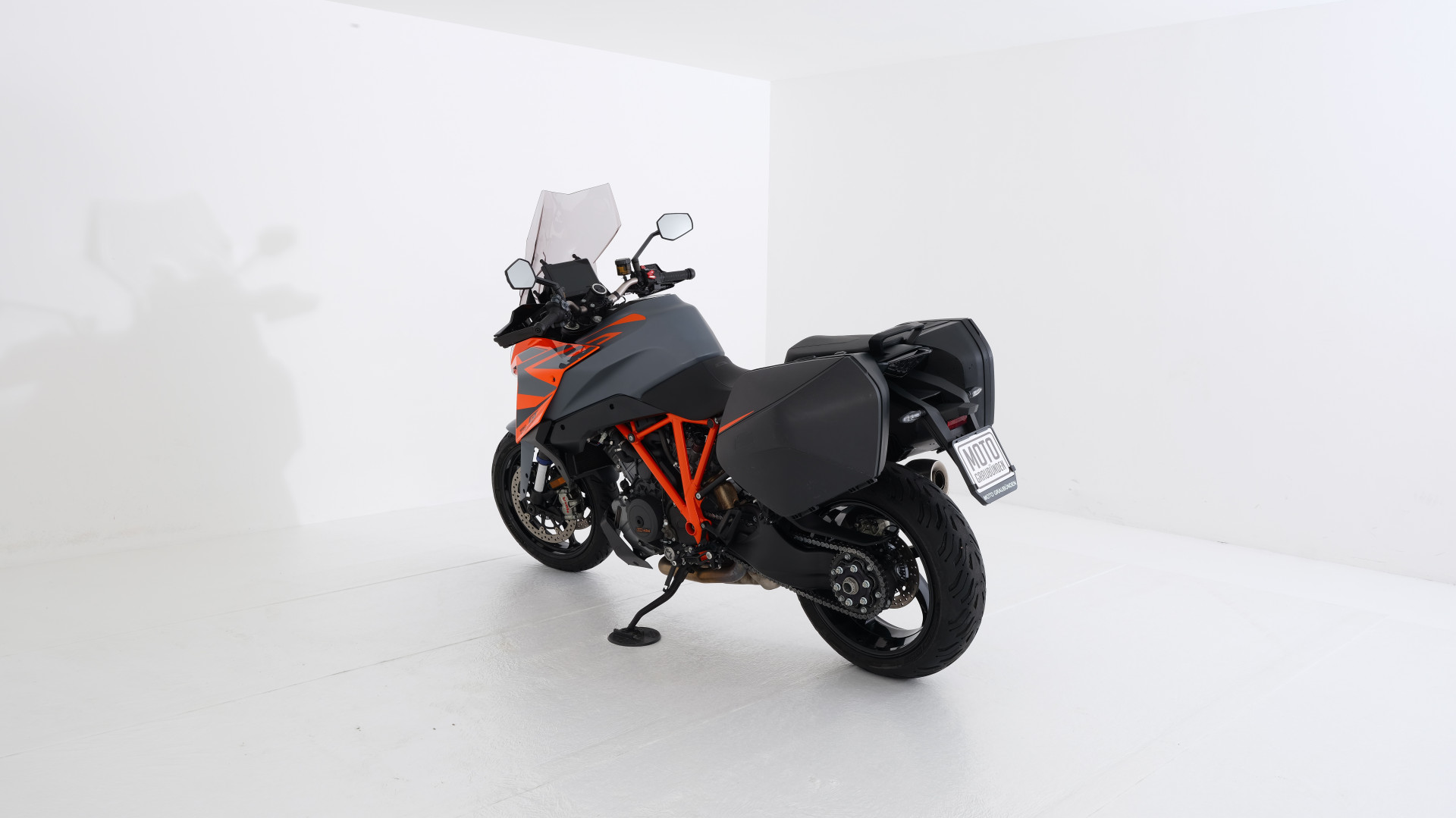 KTM 1290 Super Duke GT-showroom-element-3
