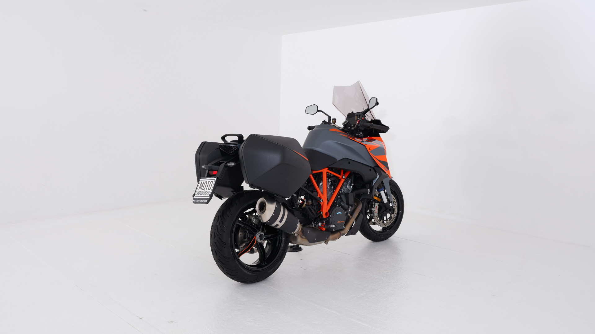 KTM 1290 Super Duke GT-showroom-element-2