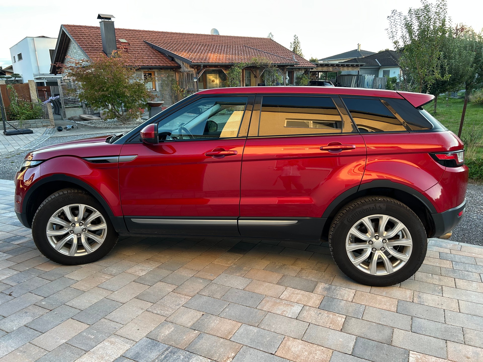 LAND ROVER 2.0 TD4 SE Dynamic-image-2