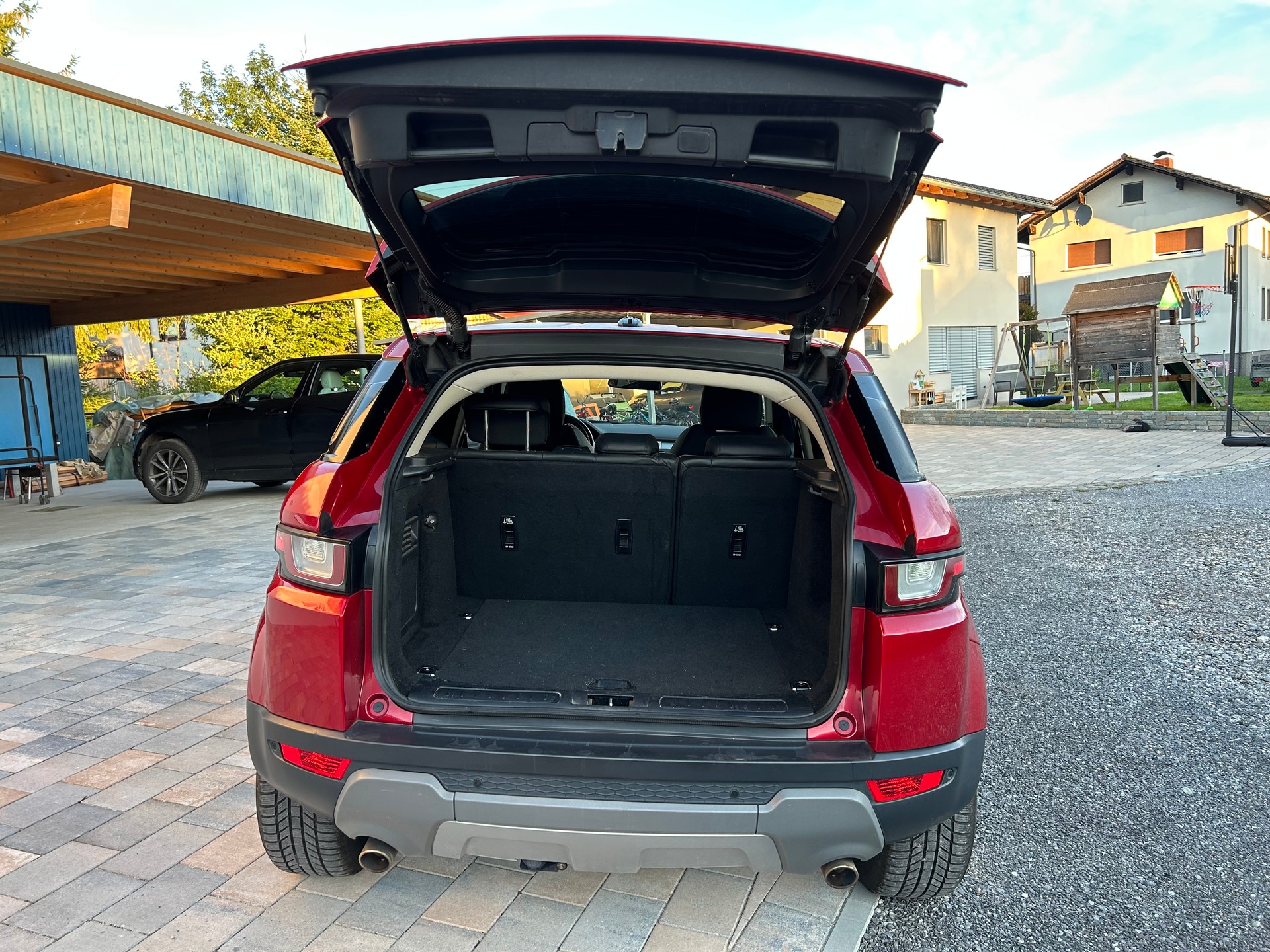 LAND ROVER 2.0 TD4 SE Dynamic-image-3