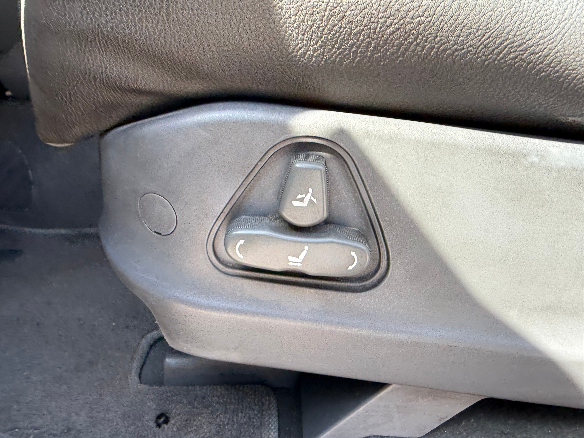 KGM-SsangYong Rodius SV 270 Xdi 4WD Automatic-image-9