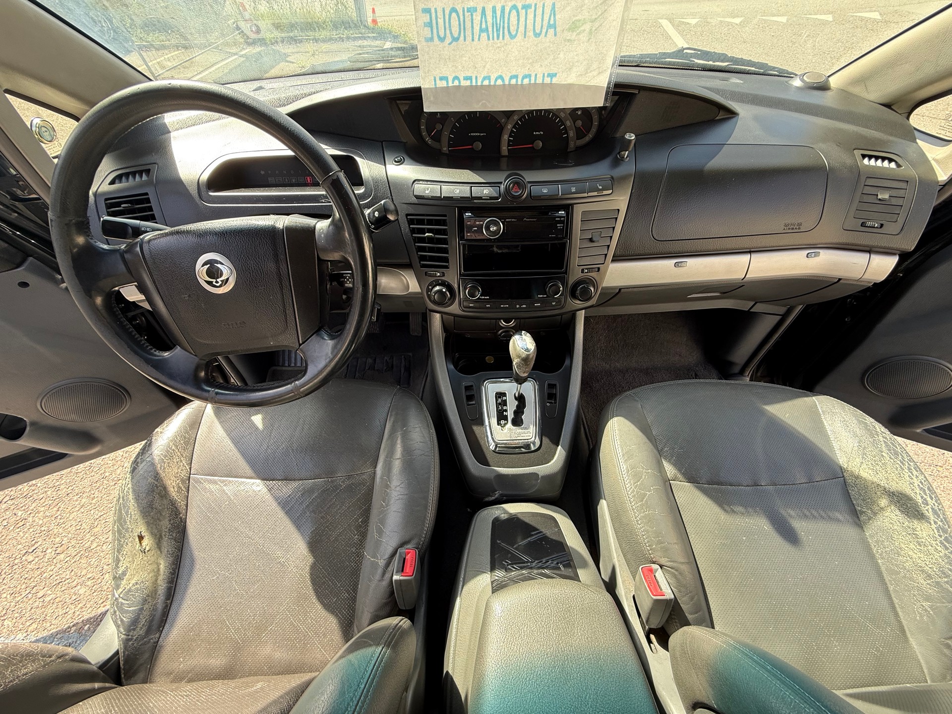 KGM-SsangYong Rodius SV 270 Xdi 4WD Automatic-image-23