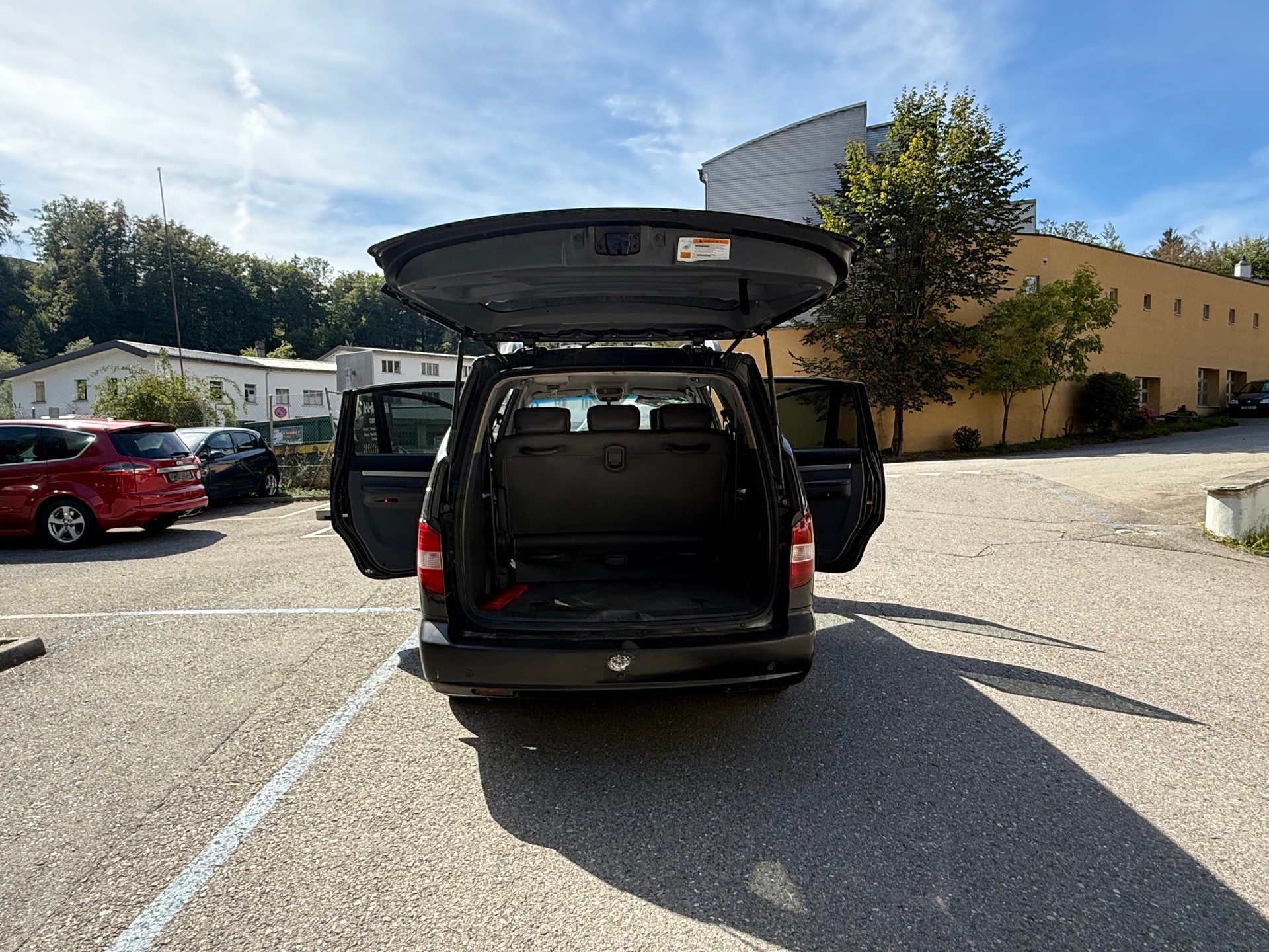 KGM-SsangYong Rodius SV 270 Xdi 4WD Automatic-image-18