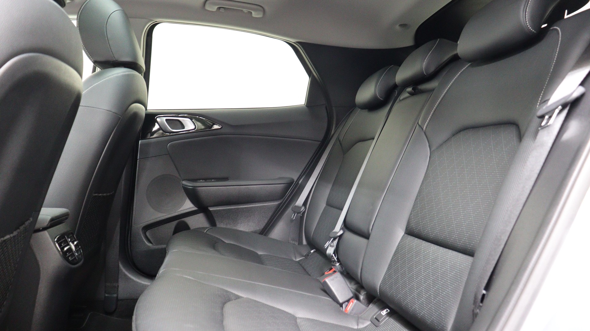 KIA XCeed 1.6 T-GDi Style-image-3