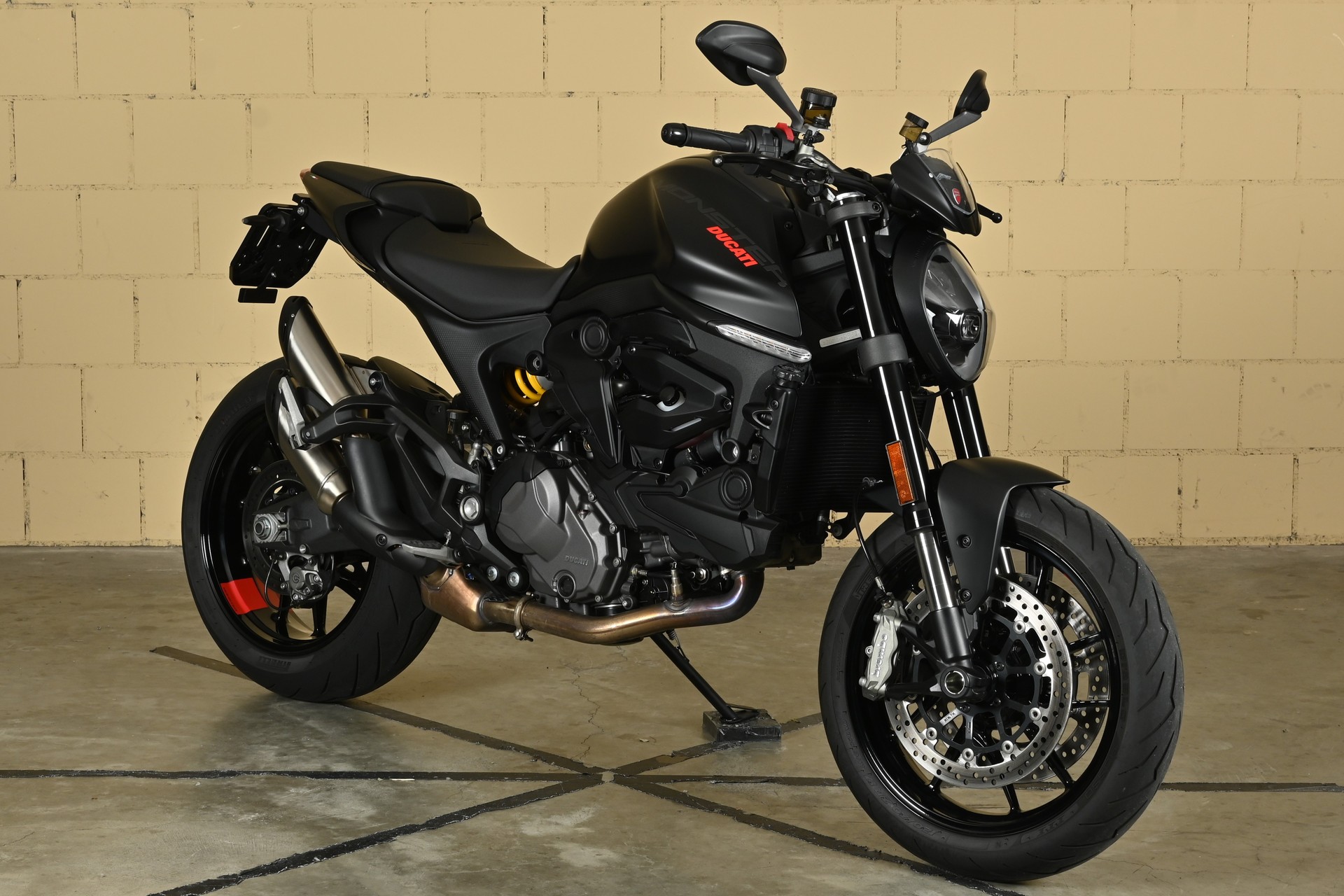 DUCATI Monster + 937 (35KW)-showroom-element-1