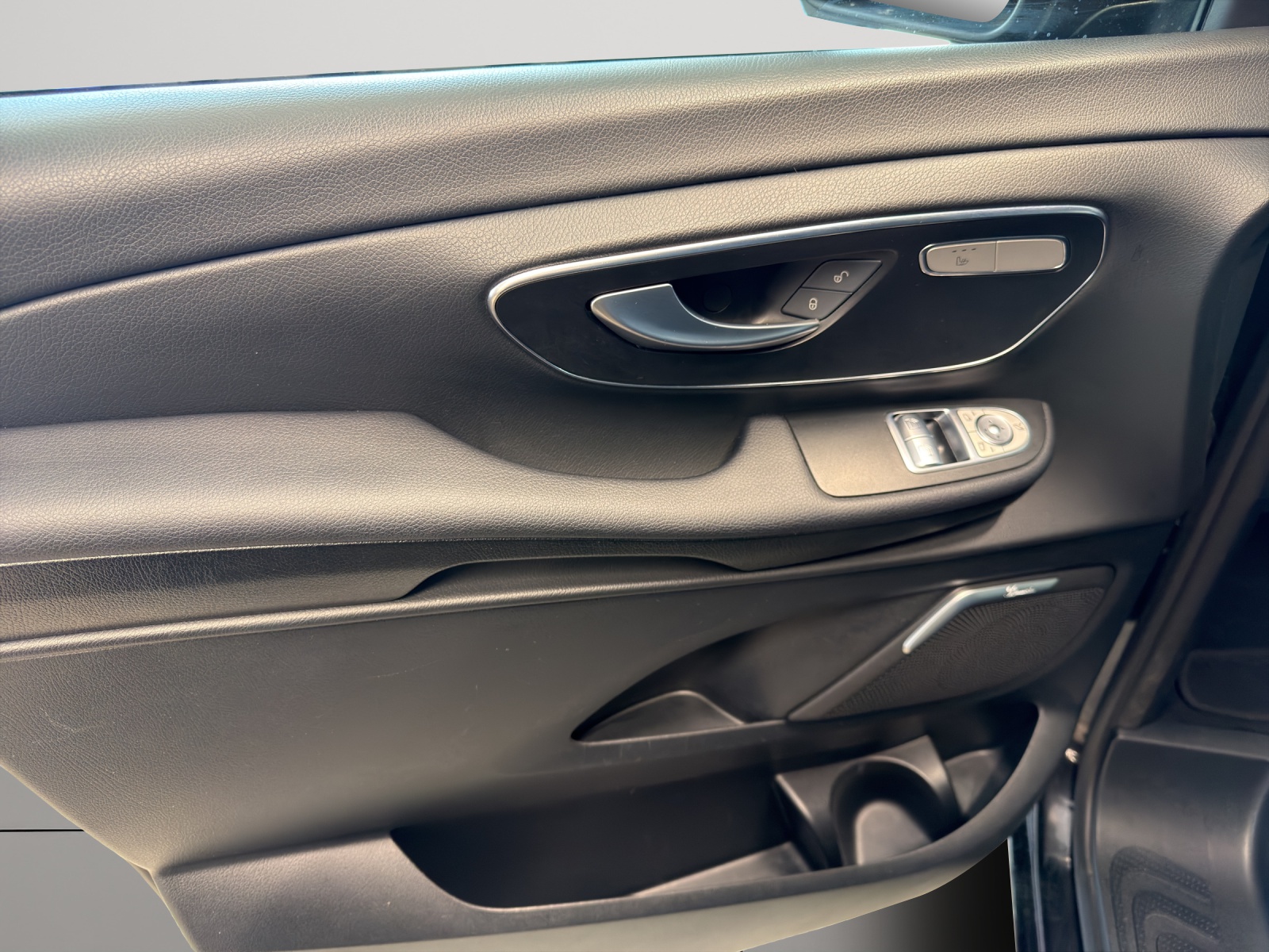 MERCEDES-BENZ V 250 d Avantgarde EL-image-6