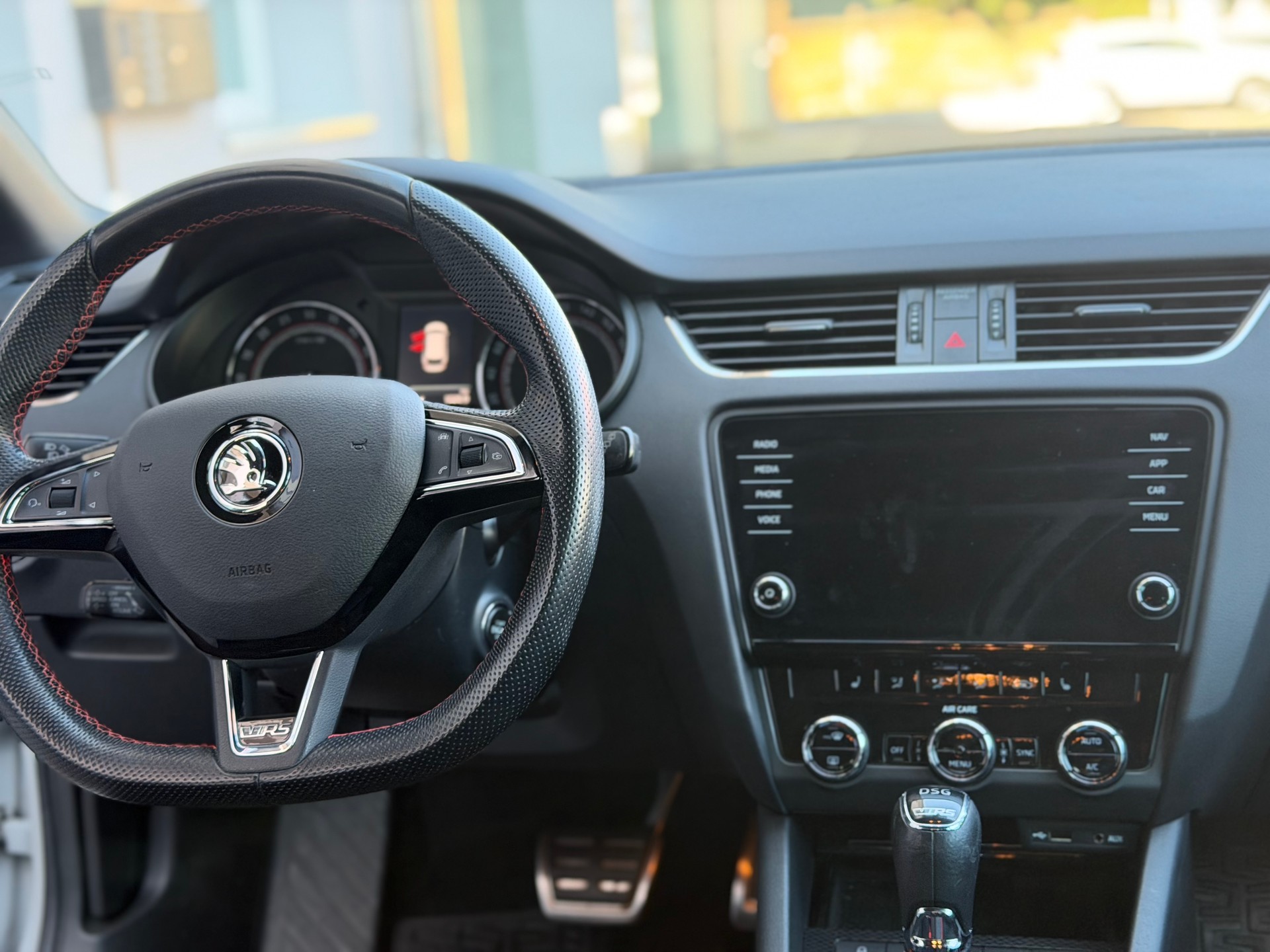 SKODA Octavia Combi 2.0 TDI RS 4x4 DSG-image-6
