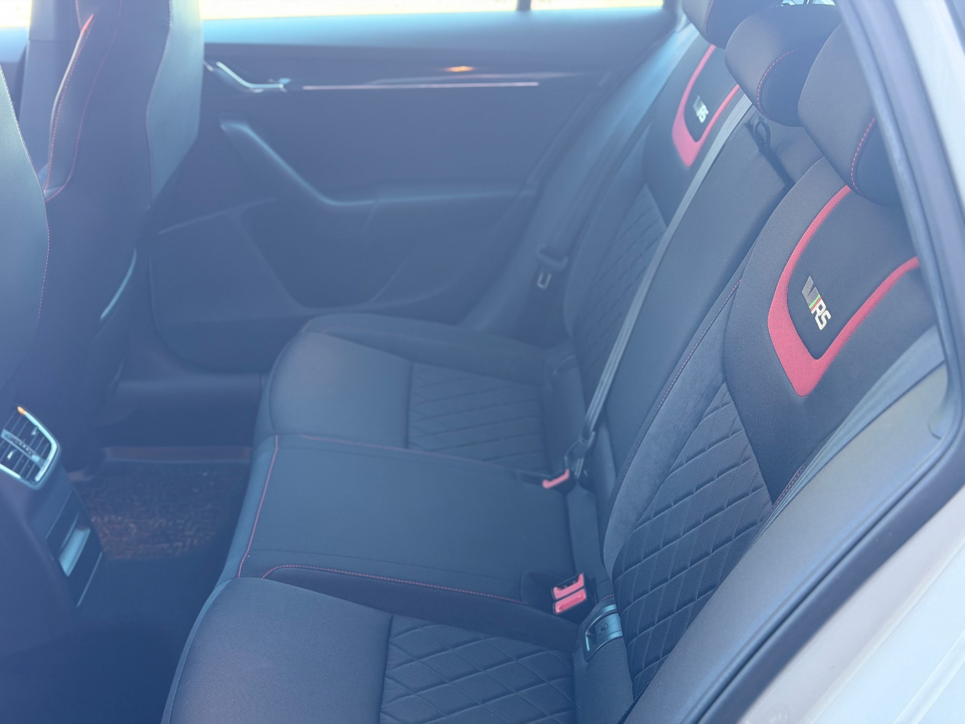 SKODA Octavia Combi 2.0 TDI RS 4x4 DSG-image-8