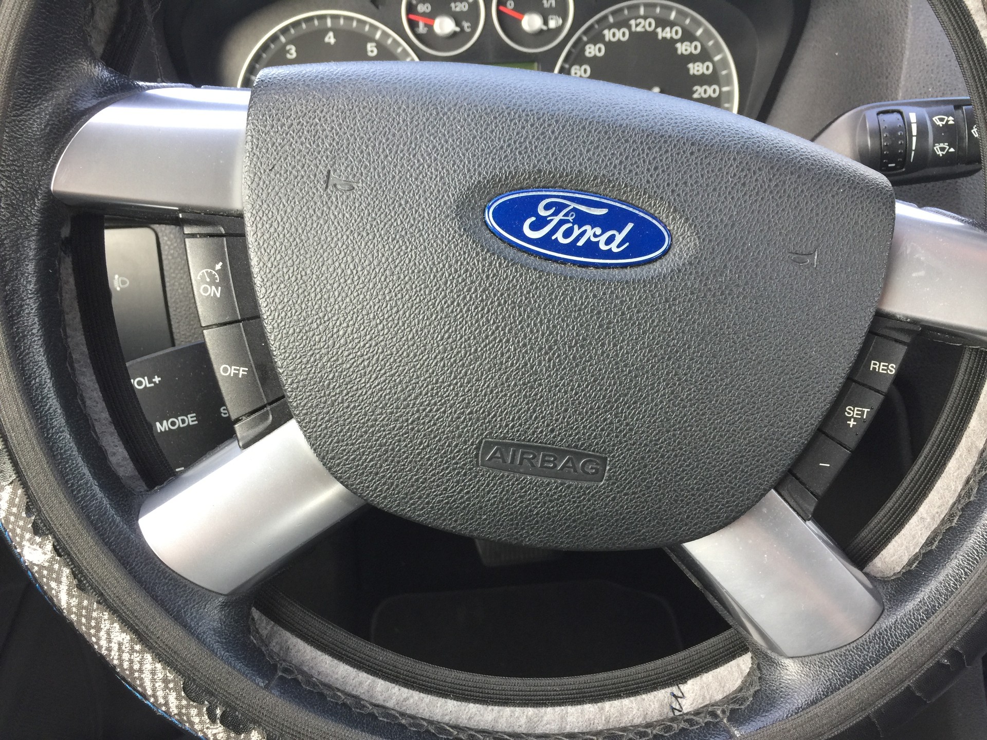 FORD Focus 1.6i Carving Automatic-image-9